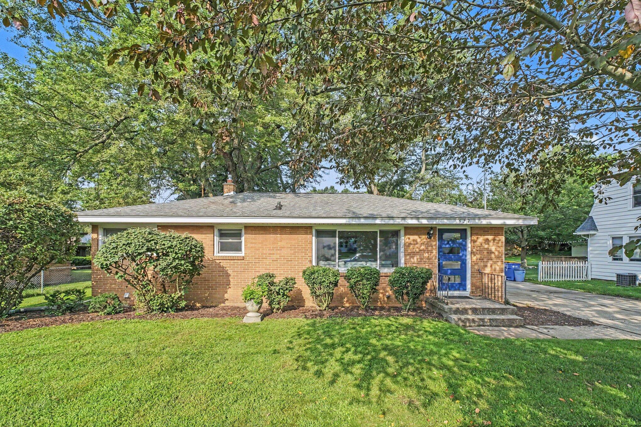 527 Fairfield Avenue NW Grand Rapids MI 49504