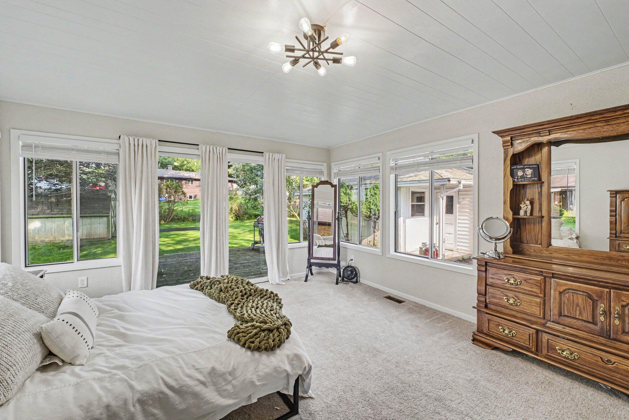 527 Fairfield Avenue NW Grand Rapids MI 49504