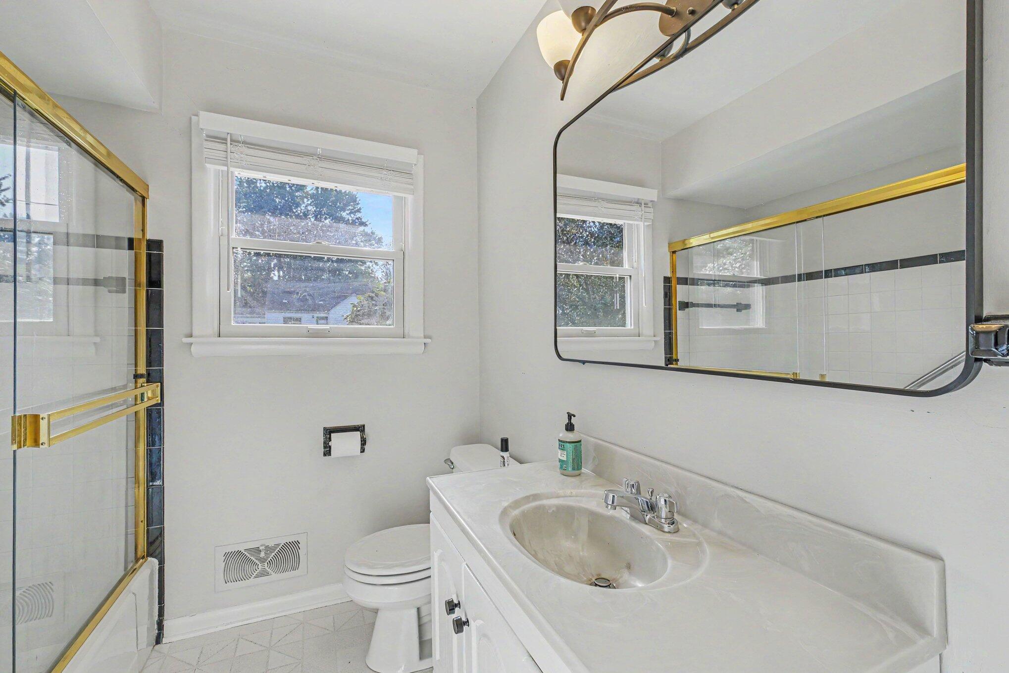527 Fairfield Avenue NW Grand Rapids MI 49504