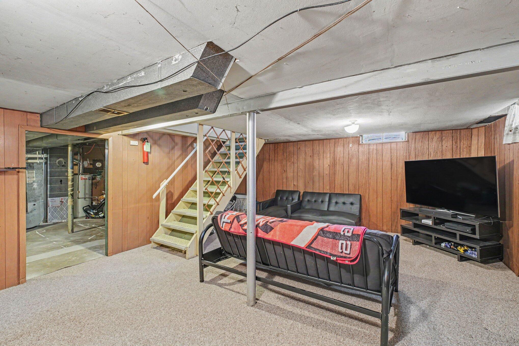 527 Fairfield Avenue NW Grand Rapids MI 49504