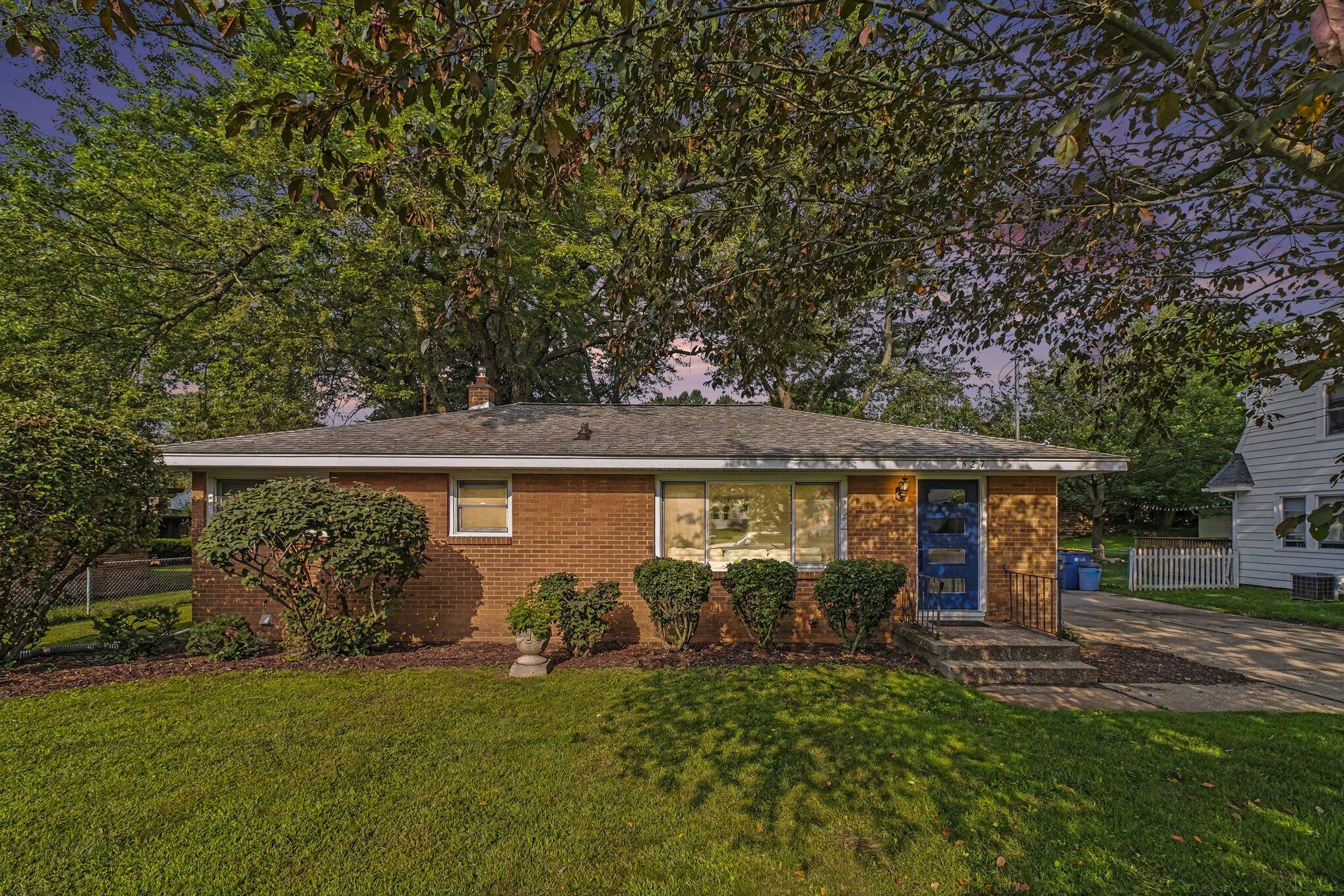 527 Fairfield Avenue NW Grand Rapids MI 49504