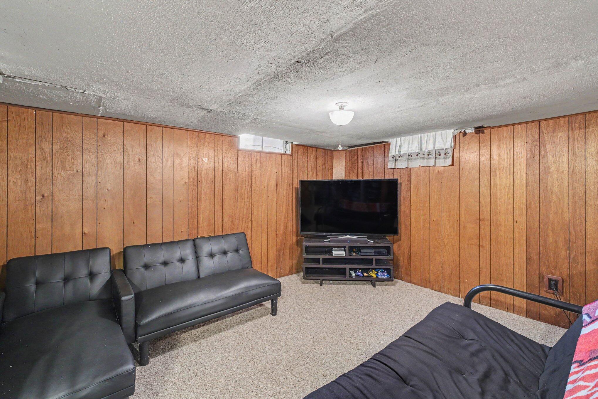 527 Fairfield Avenue NW Grand Rapids MI 49504