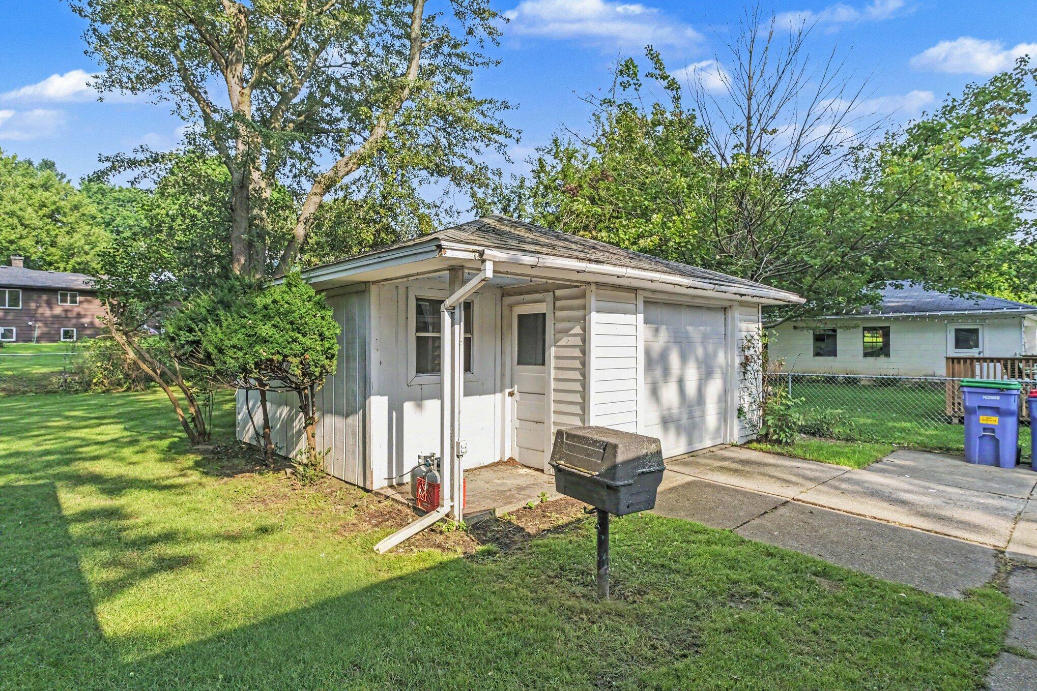 527 Fairfield Avenue NW Grand Rapids MI 49504