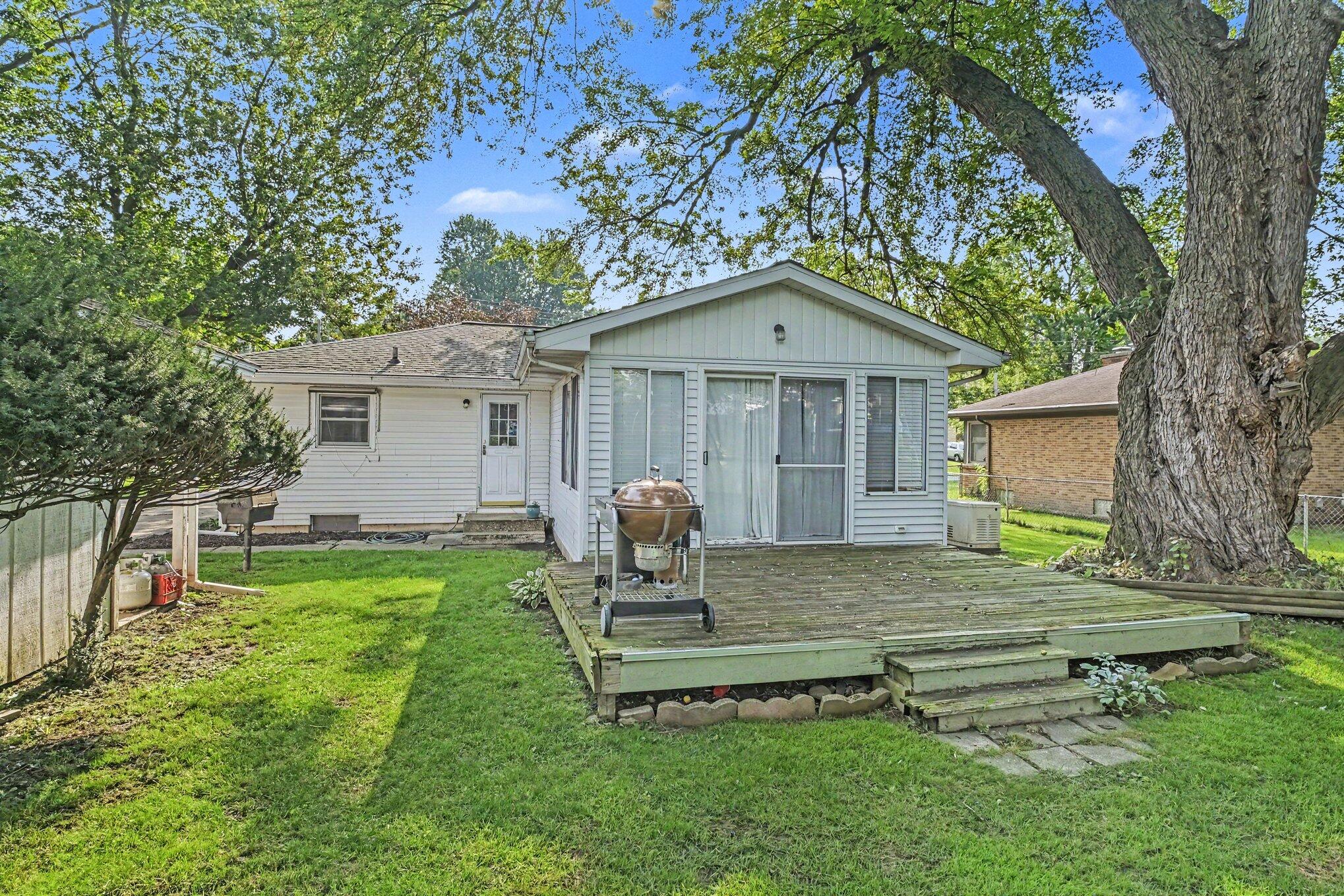 527 Fairfield Avenue NW Grand Rapids MI 49504