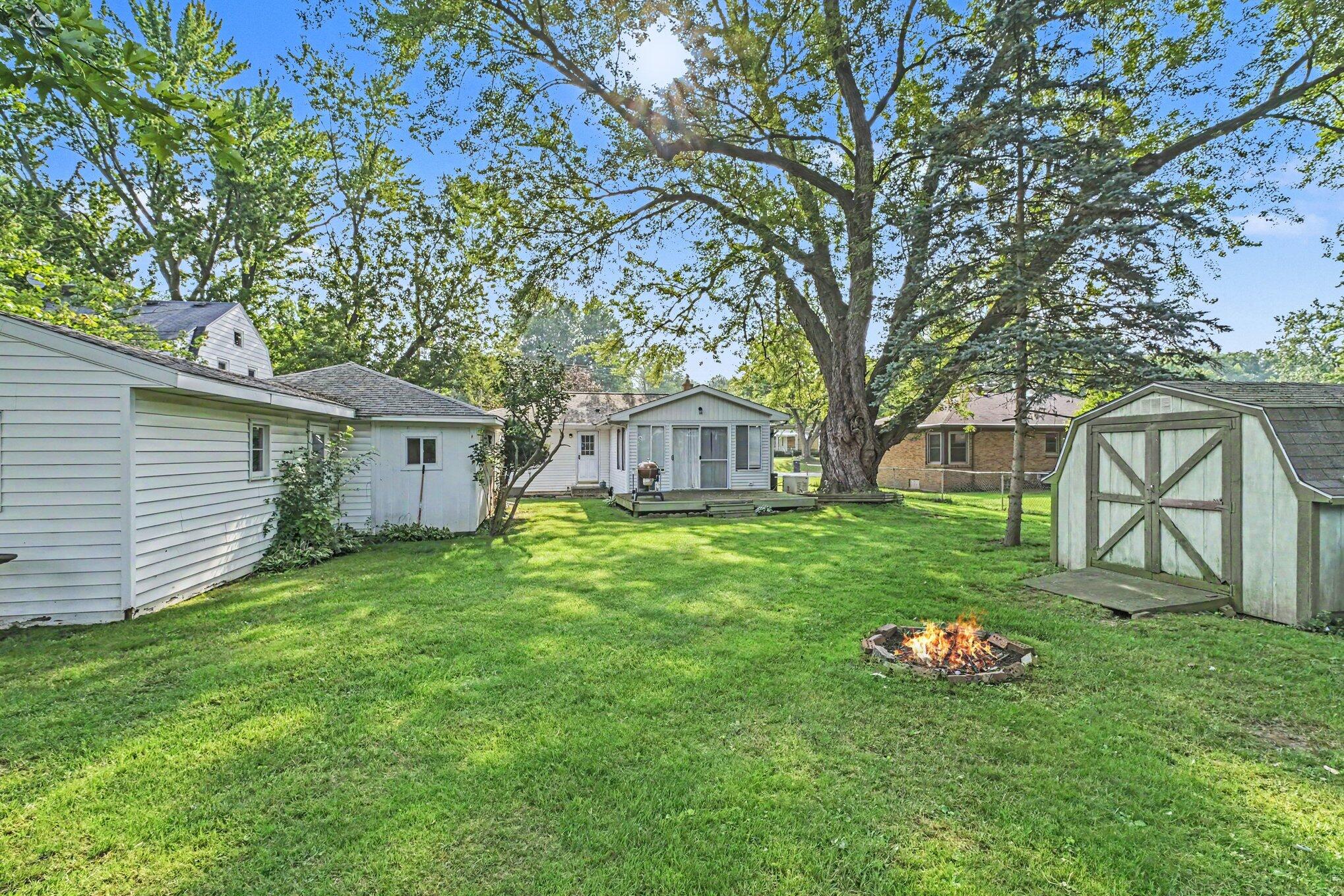 527 Fairfield Avenue NW Grand Rapids MI 49504