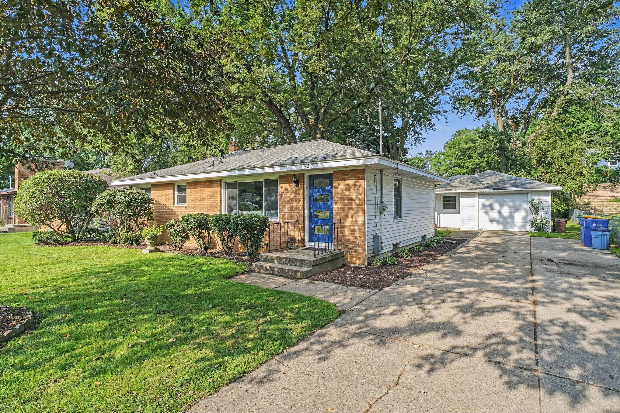 527 Fairfield Avenue NW Grand Rapids MI 49504