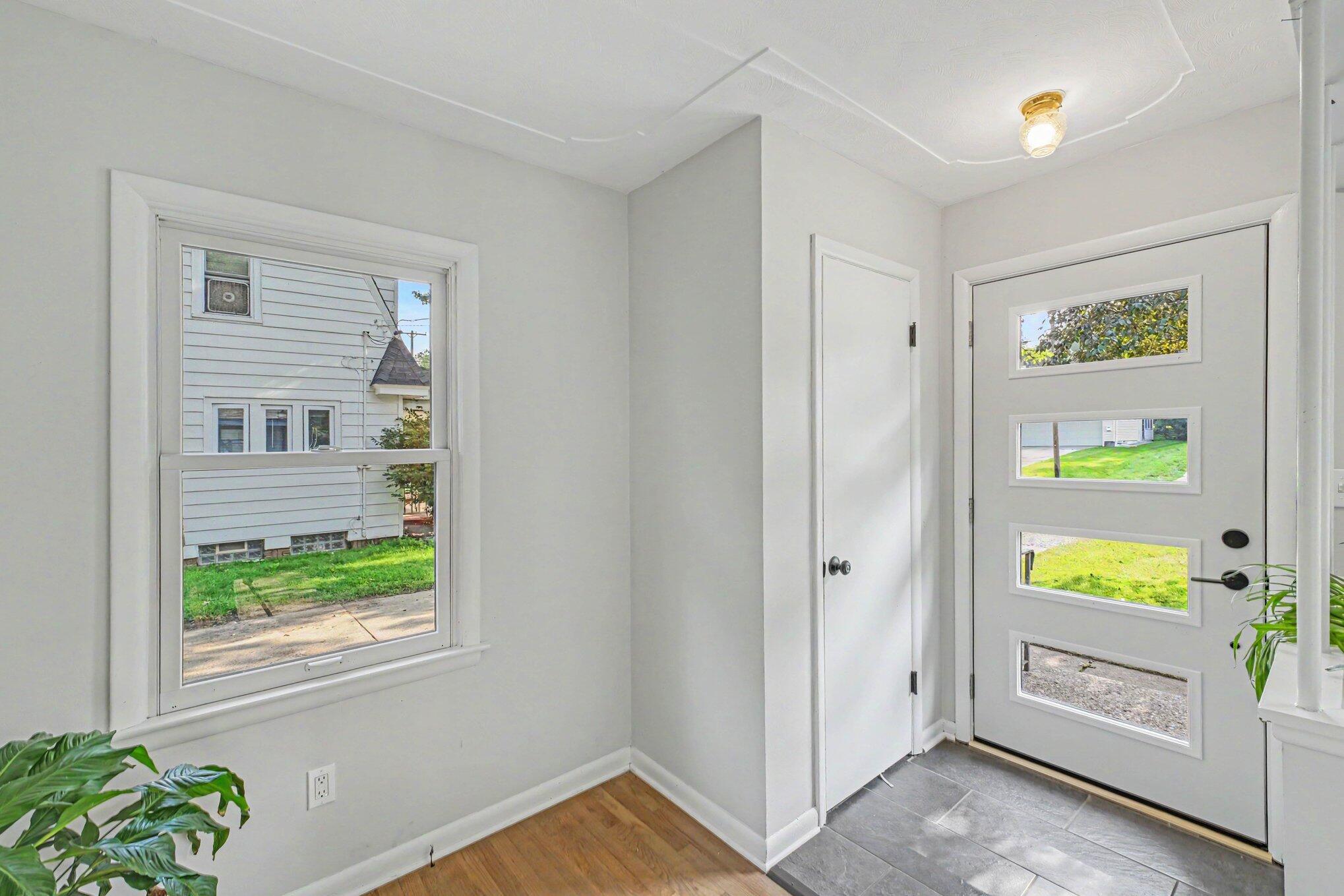 527 Fairfield Avenue NW Grand Rapids MI 49504