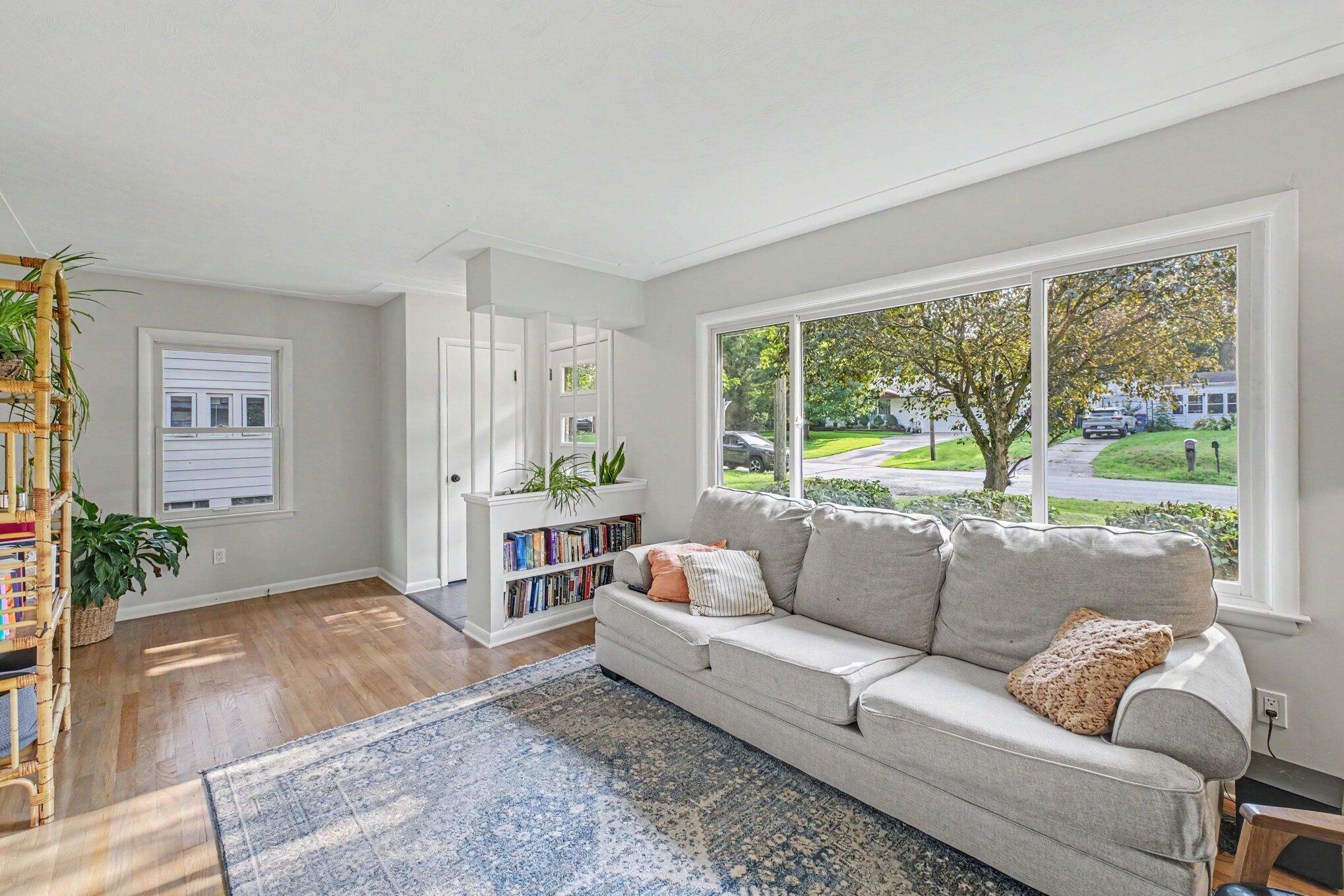 527 Fairfield Avenue NW Grand Rapids MI 49504