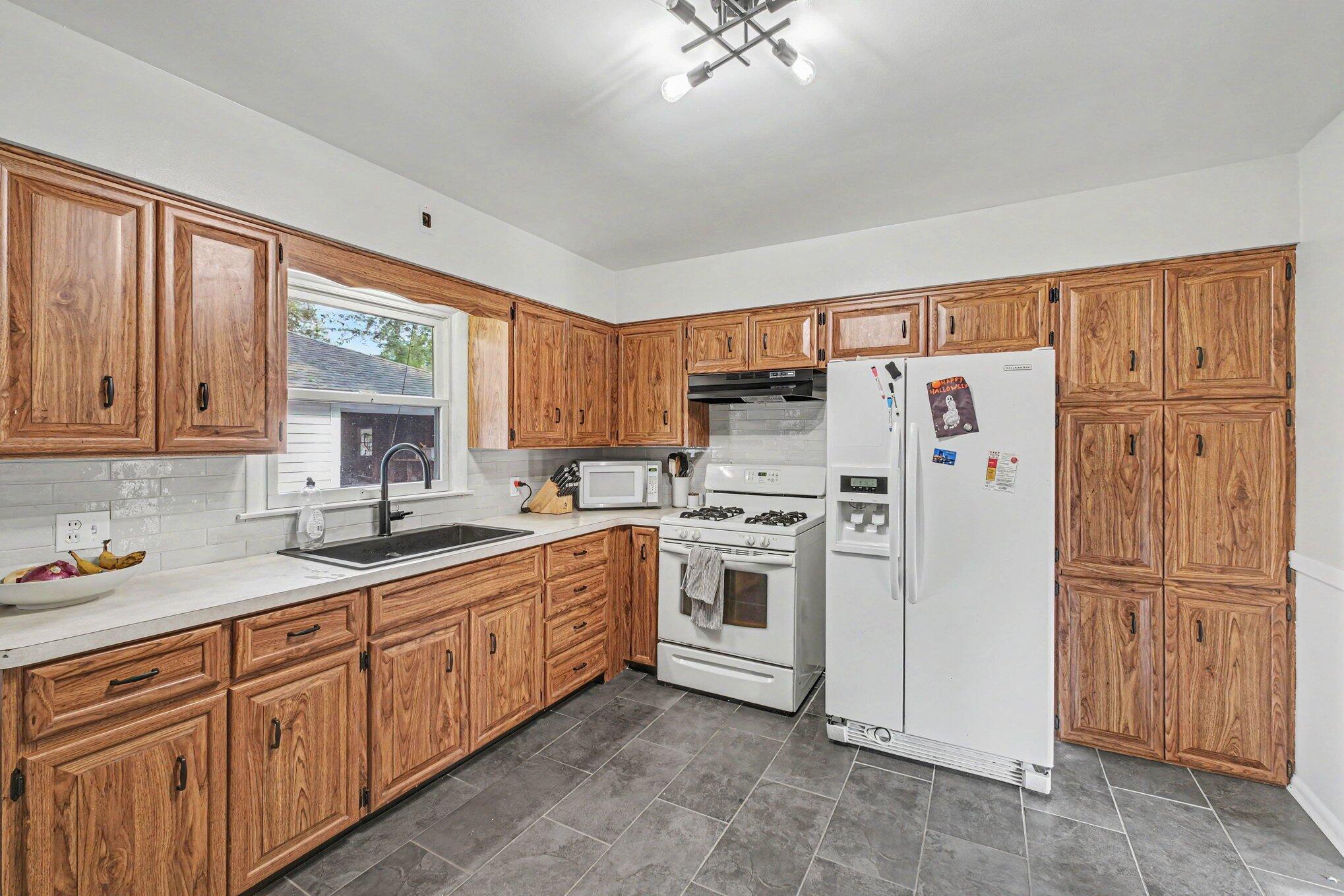 527 Fairfield Avenue NW Grand Rapids MI 49504