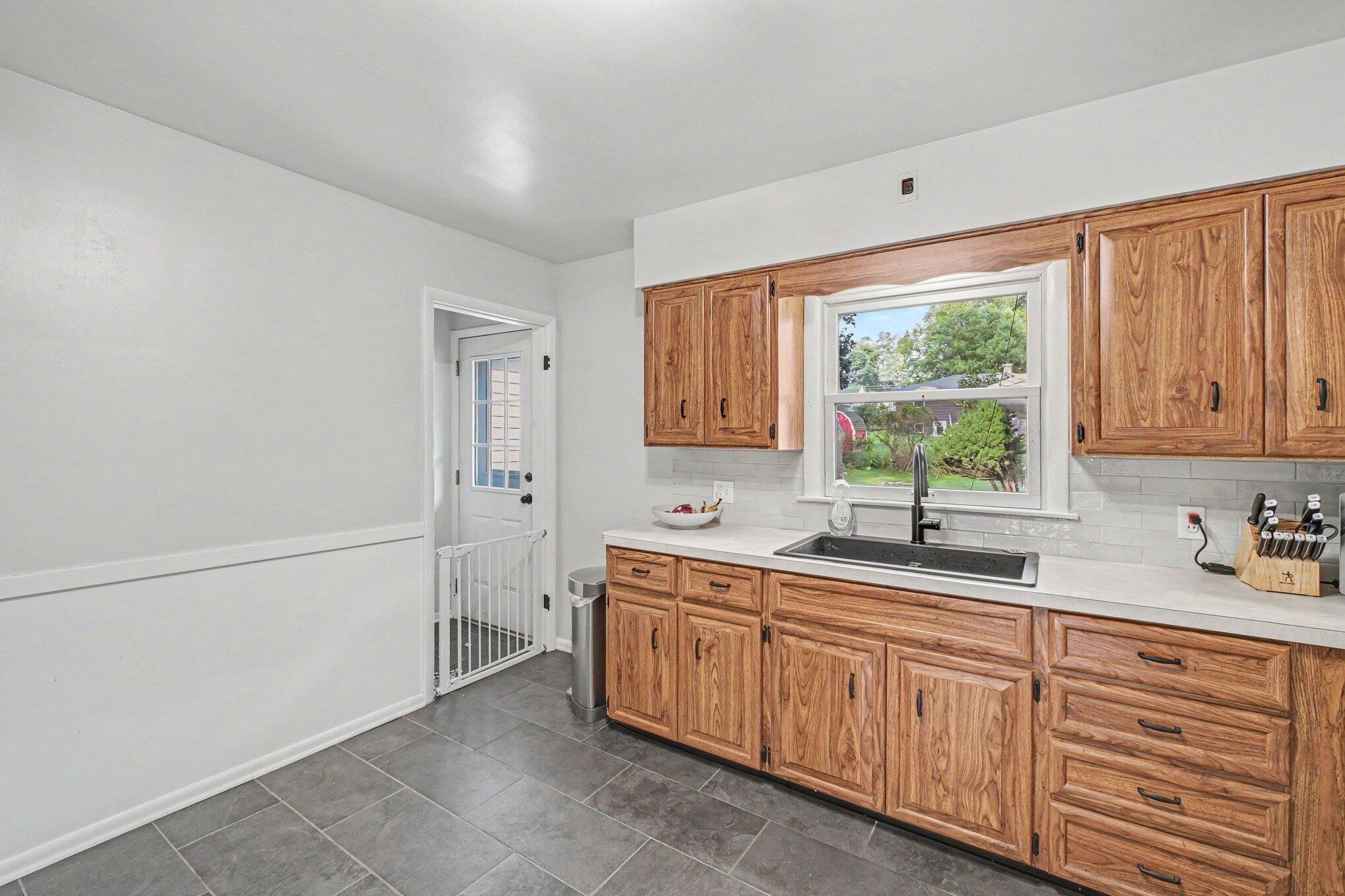 527 Fairfield Avenue NW Grand Rapids MI 49504