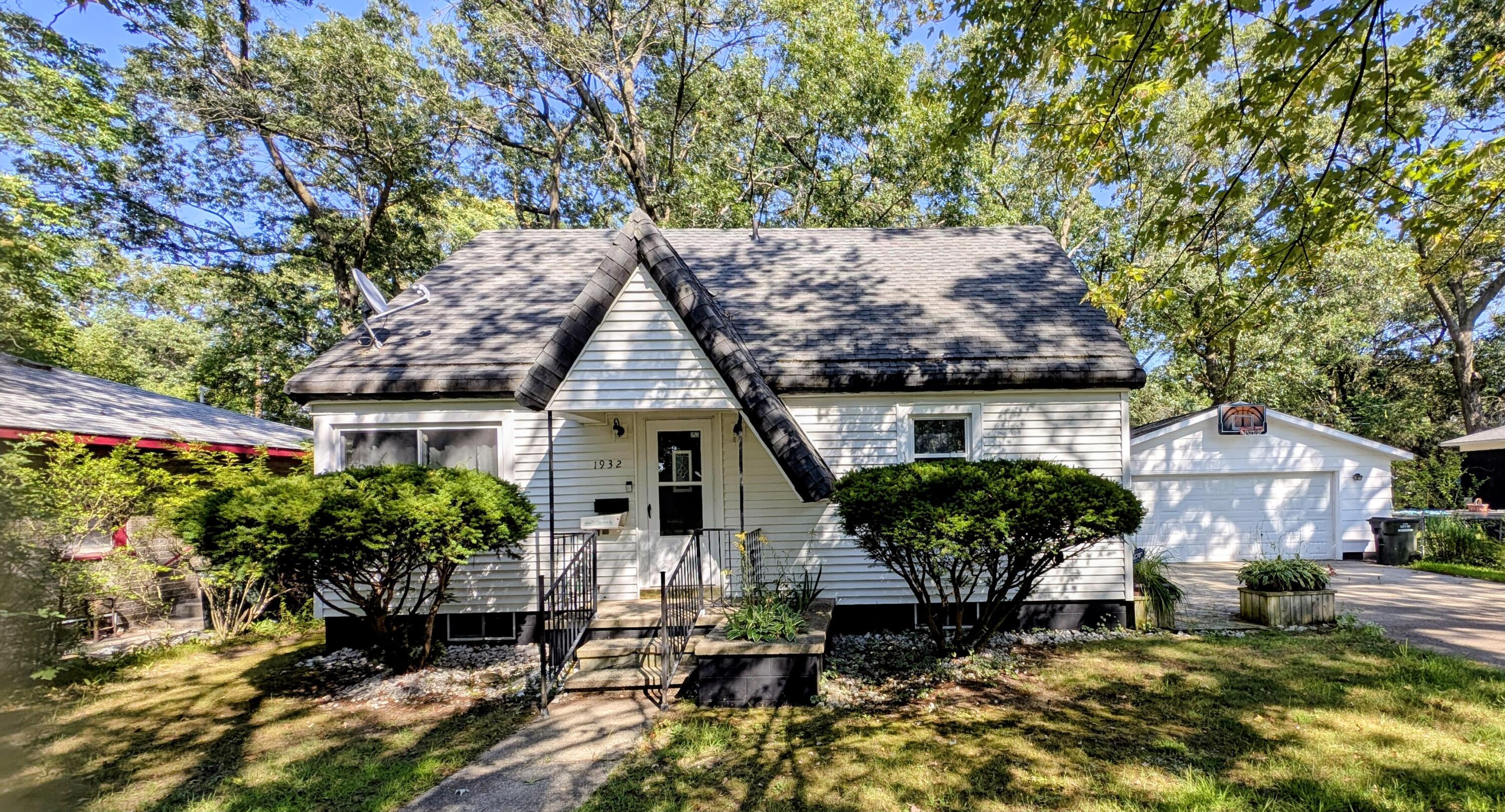 1932 Elwood Street Muskegon MI 49442