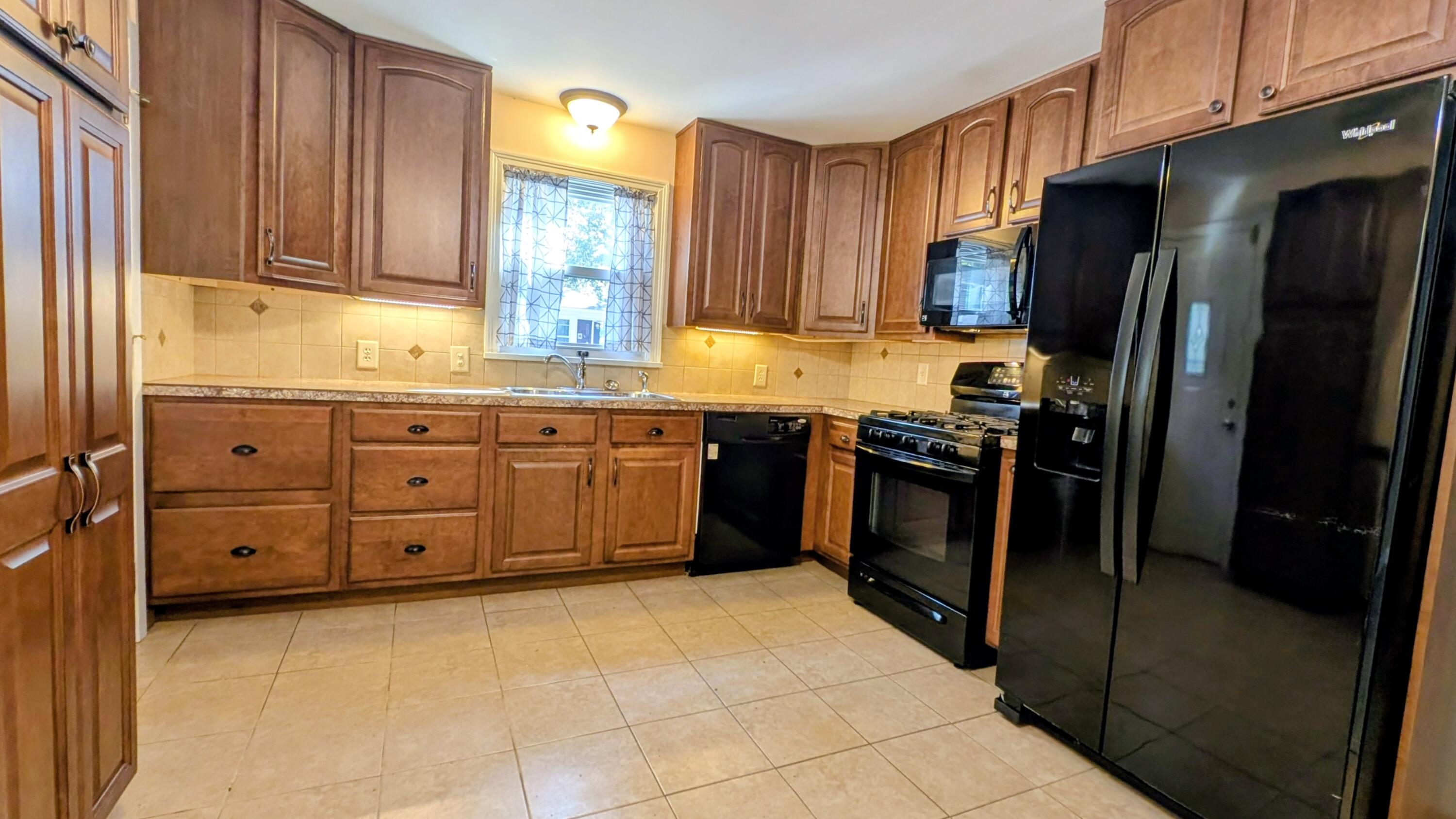 1932 Elwood Street Muskegon MI 49442