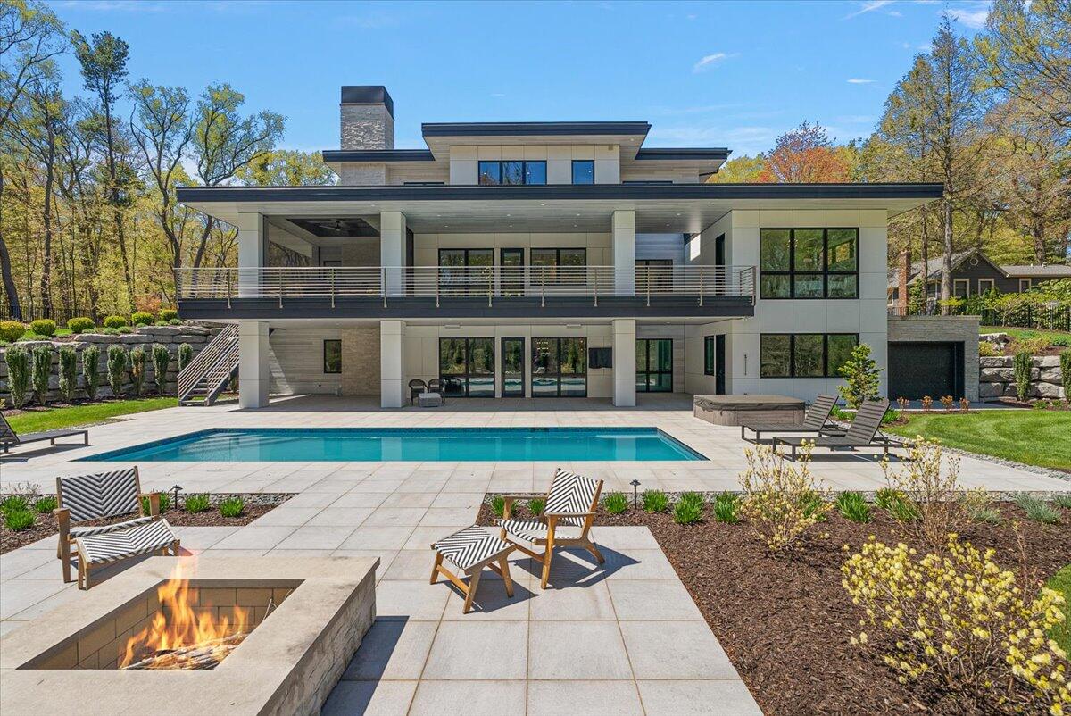 329 N Lakeshore Drive Holland MI 49424