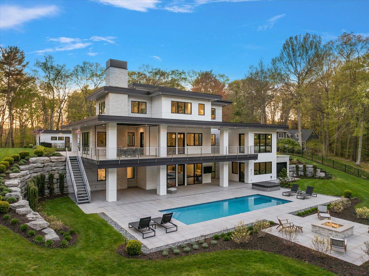 329 N Lakeshore Drive Holland MI 49424