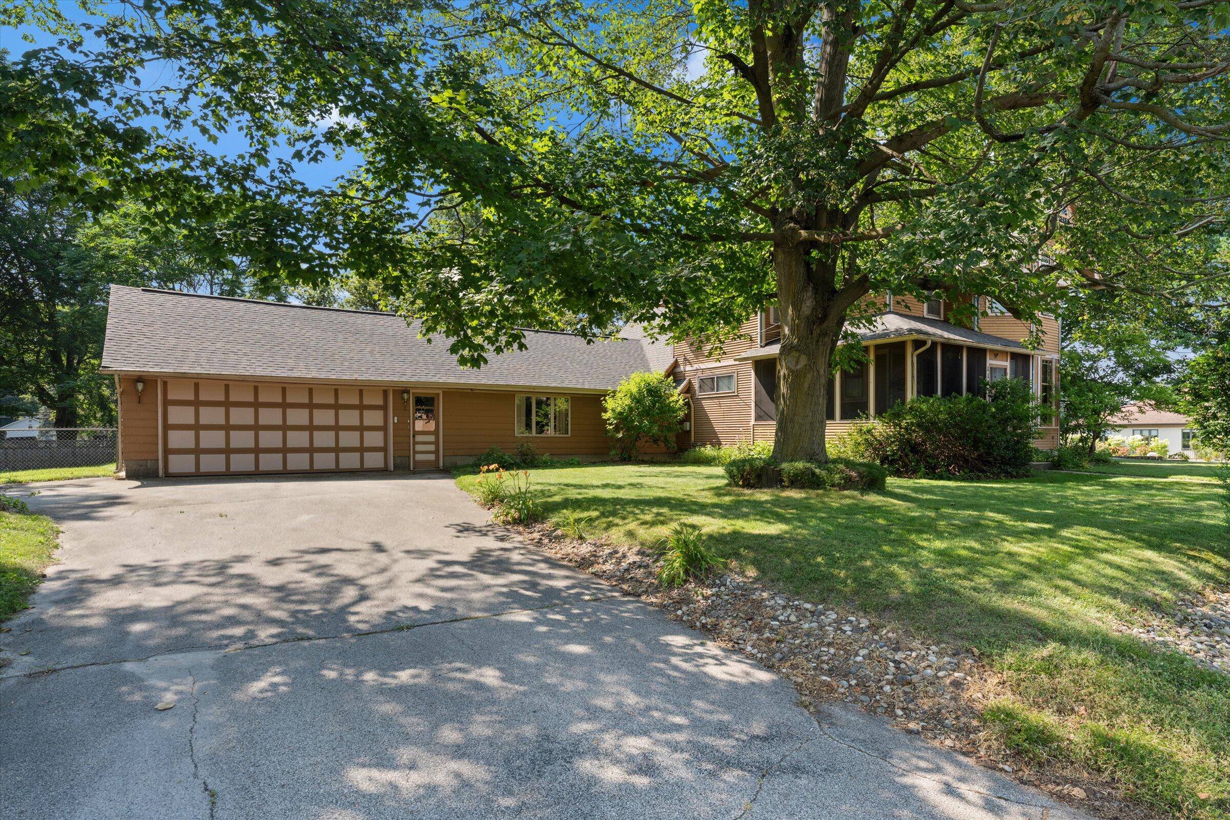 110 S East Street Cassopolis MI 49031
