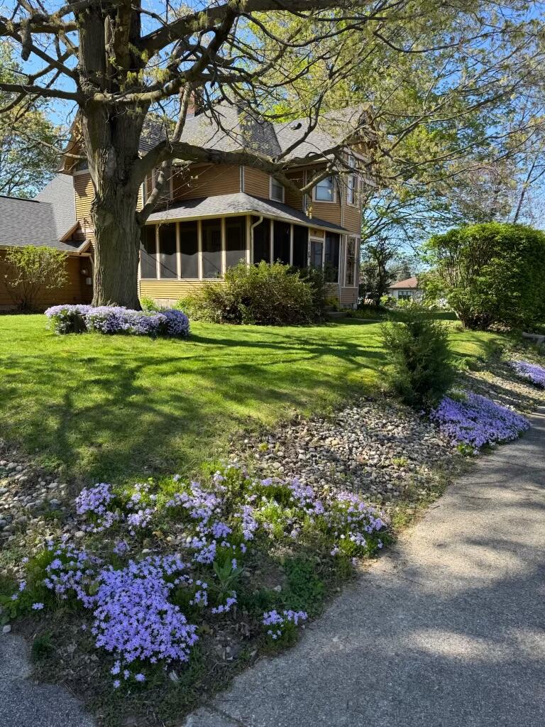 110 S East Street Cassopolis MI 49031