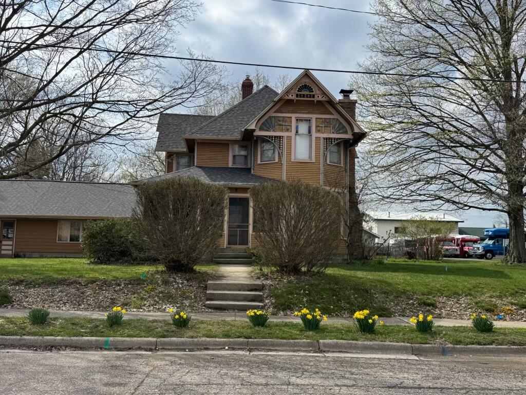 110 S East Street Cassopolis MI 49031