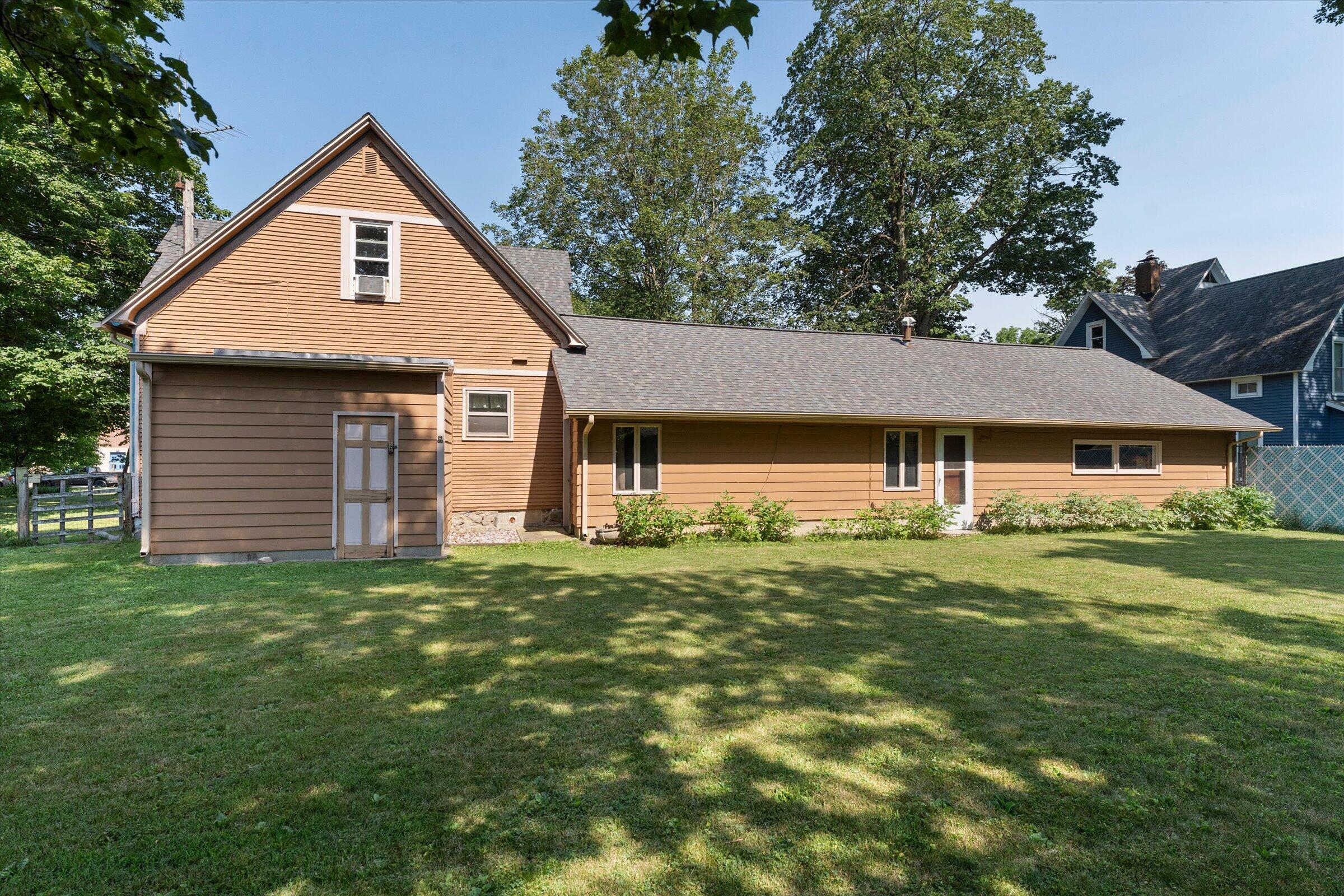 110 S East Street Cassopolis MI 49031