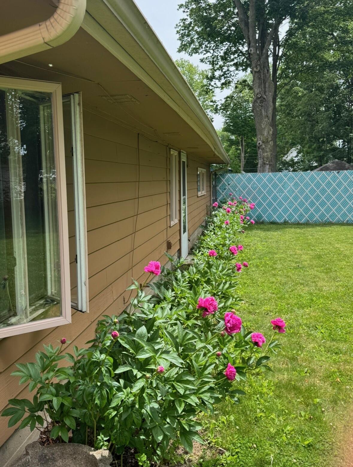 110 S East Street Cassopolis MI 49031