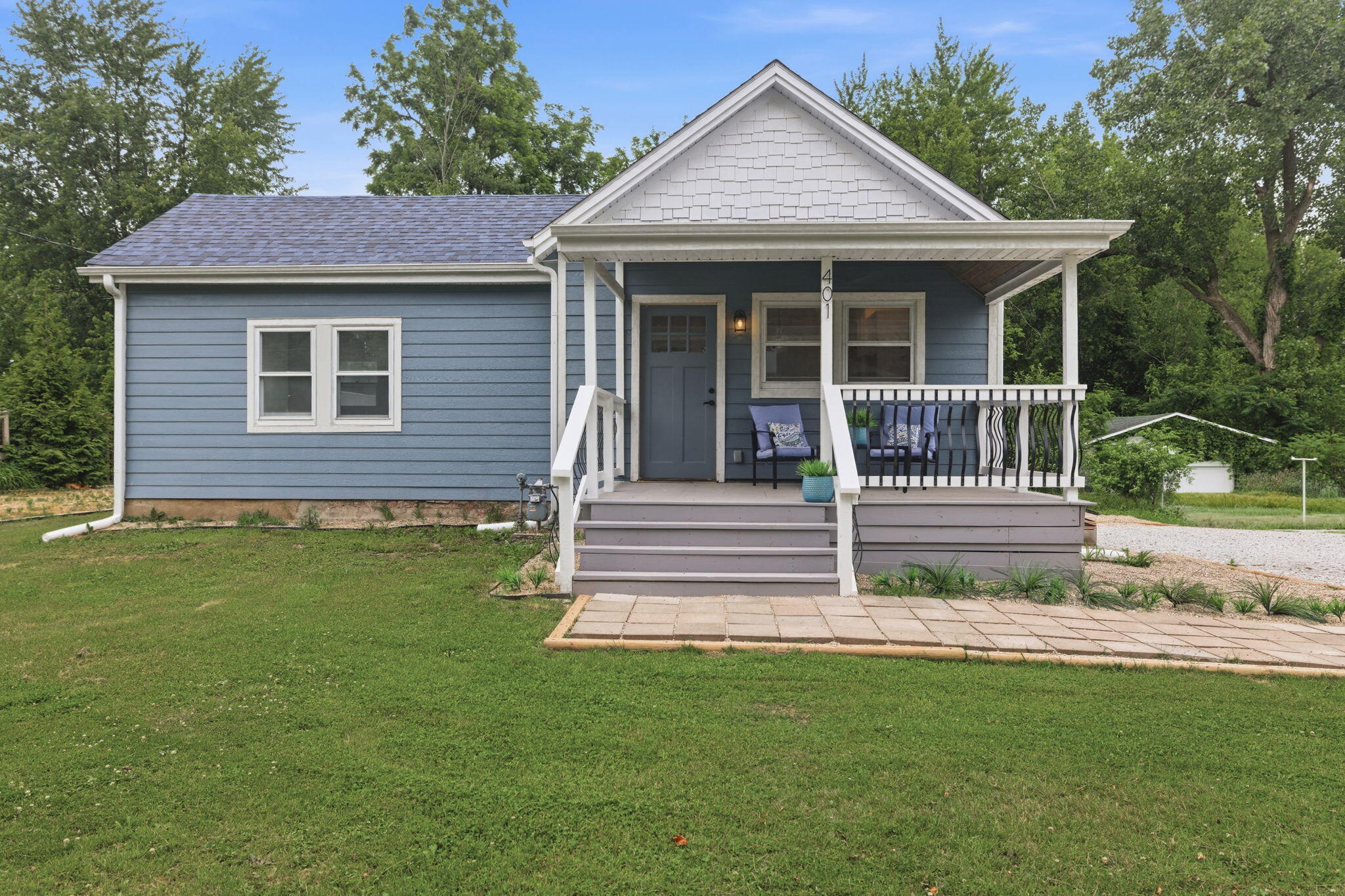 Three Oaks MI, 401 N Elm Street