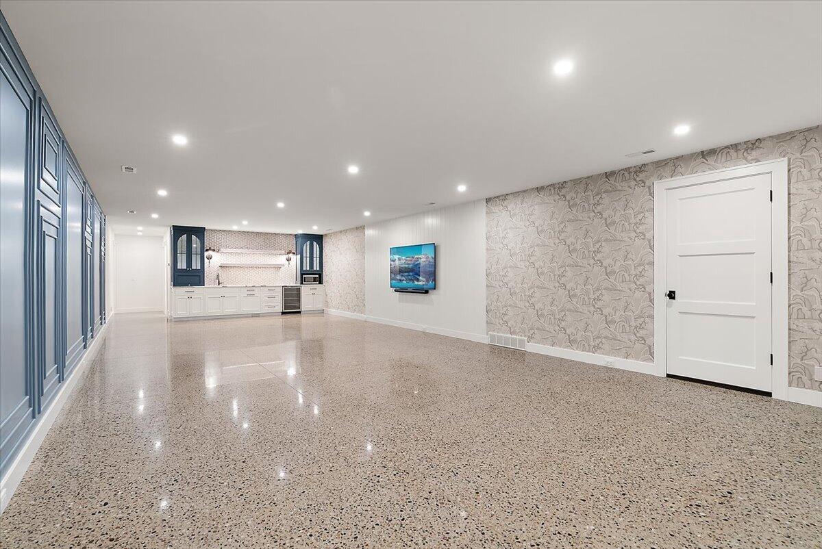 317 N Lakeshore Avenue Holland MI 49424