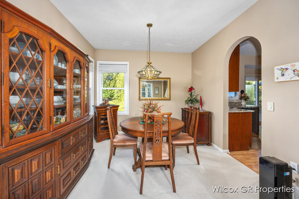 1041 Dogwood Meadows Drive SE Ada MI 49301