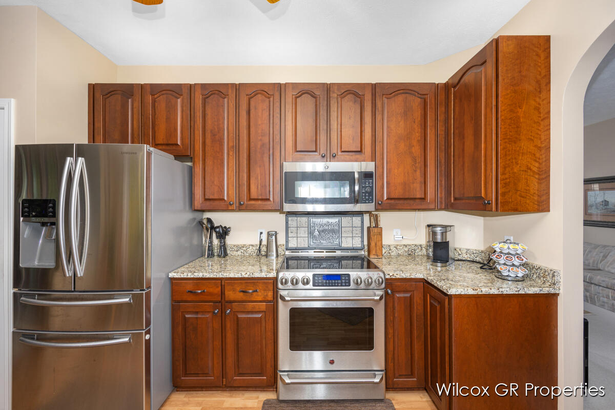 1041 Dogwood Meadows Drive SE Ada MI 49301