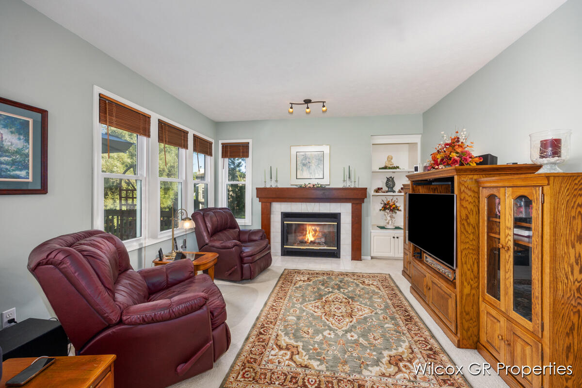 1041 Dogwood Meadows Drive SE Ada MI 49301