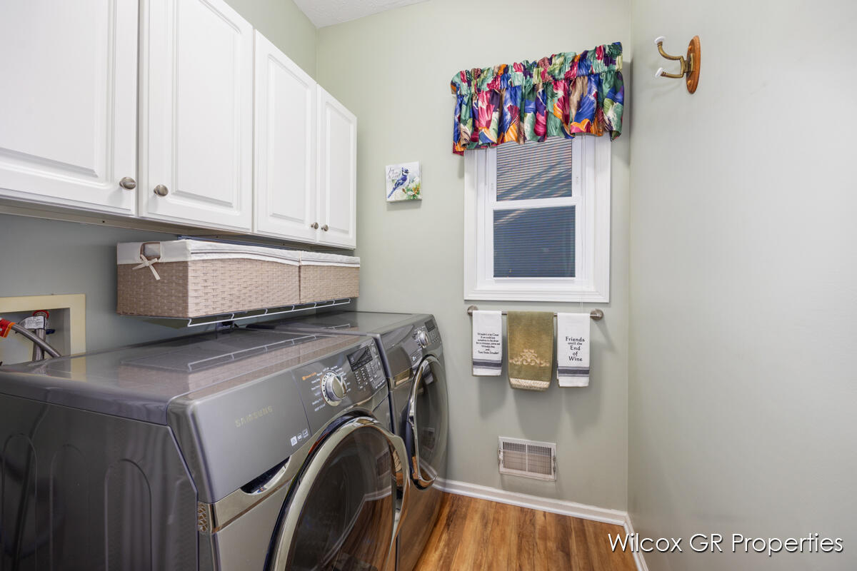 1041 Dogwood Meadows Drive SE Ada MI 49301