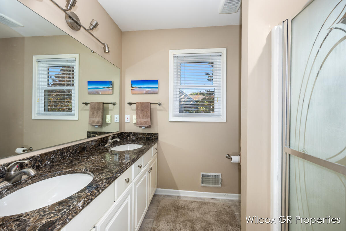 1041 Dogwood Meadows Drive SE Ada MI 49301