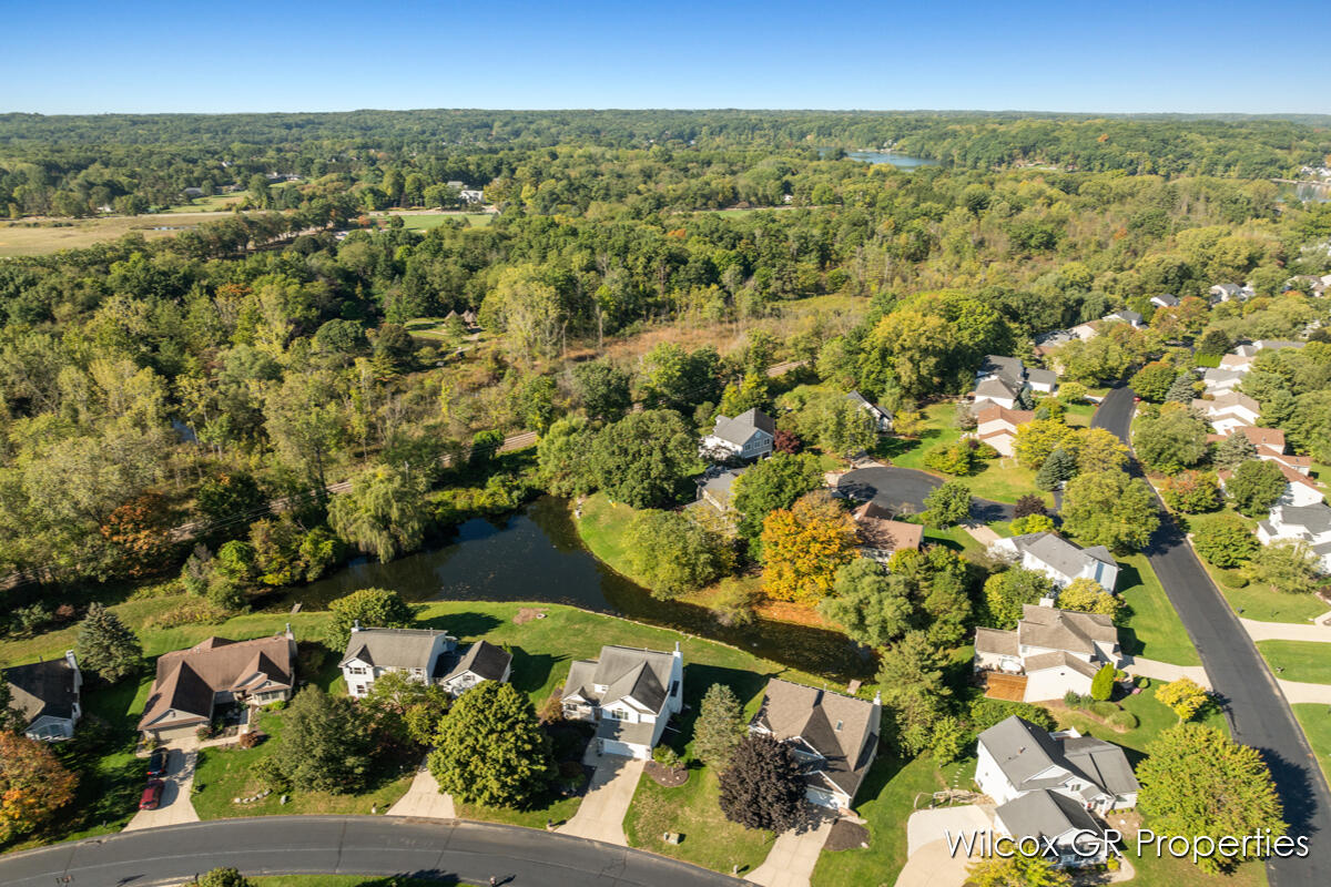 1041 Dogwood Meadows Drive SE Ada MI 49301