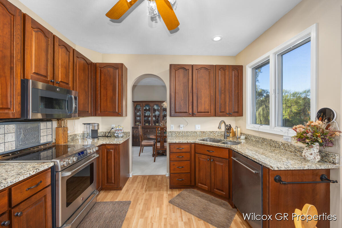 1041 Dogwood Meadows Drive SE Ada MI 49301