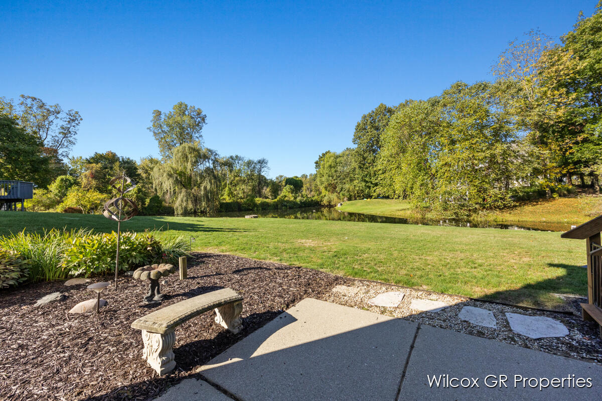 1041 Dogwood Meadows Drive SE Ada MI 49301