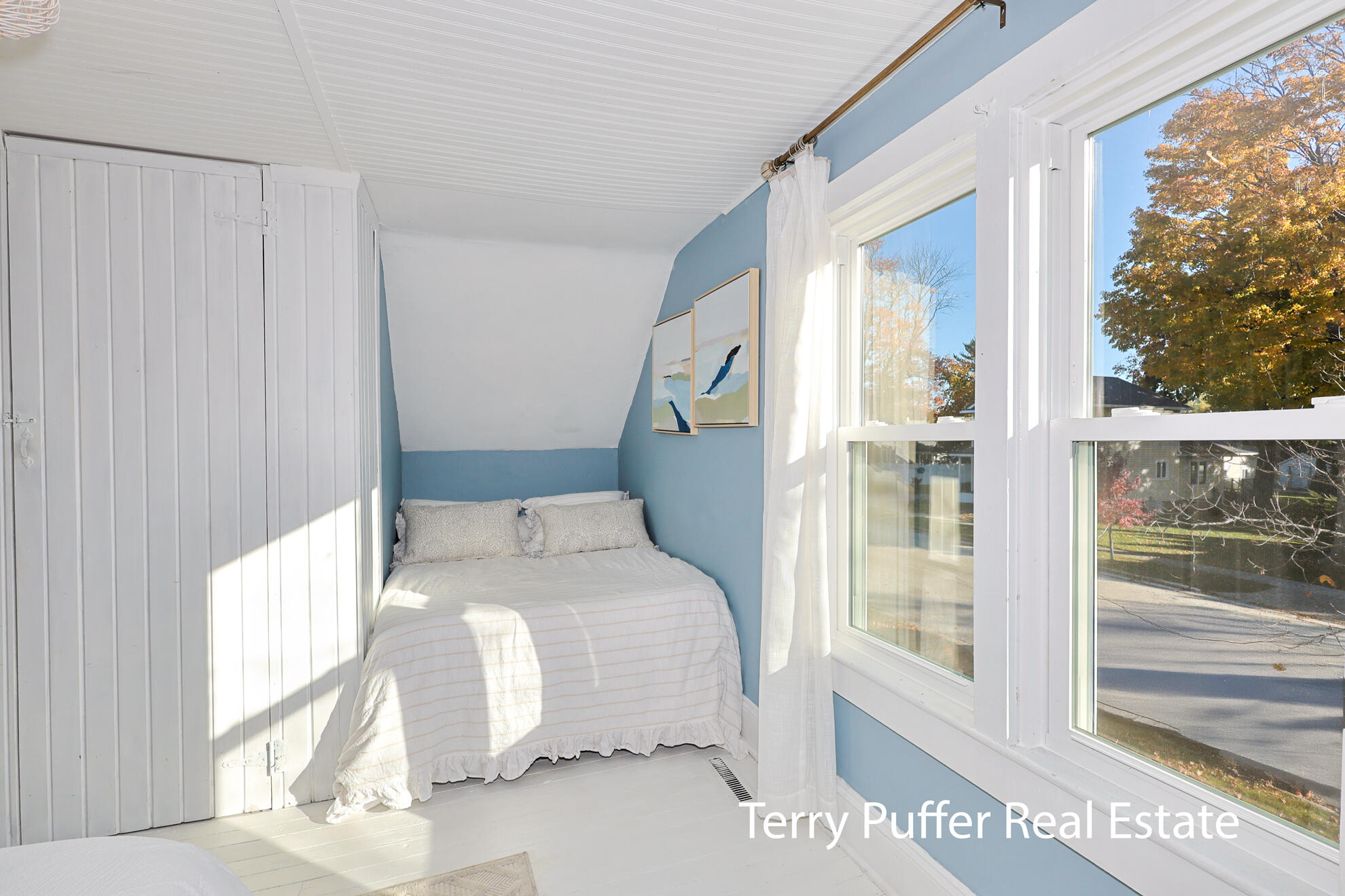 305 N Robert Street Ludington MI 49431