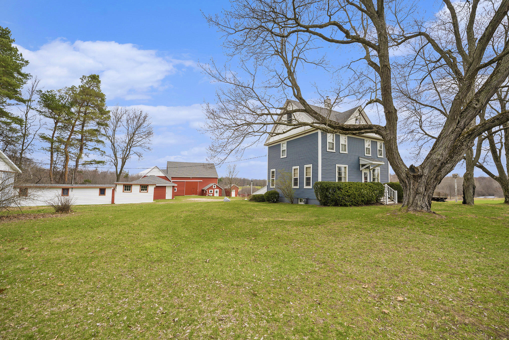 5233 124th Avenue Fennville MI 49408