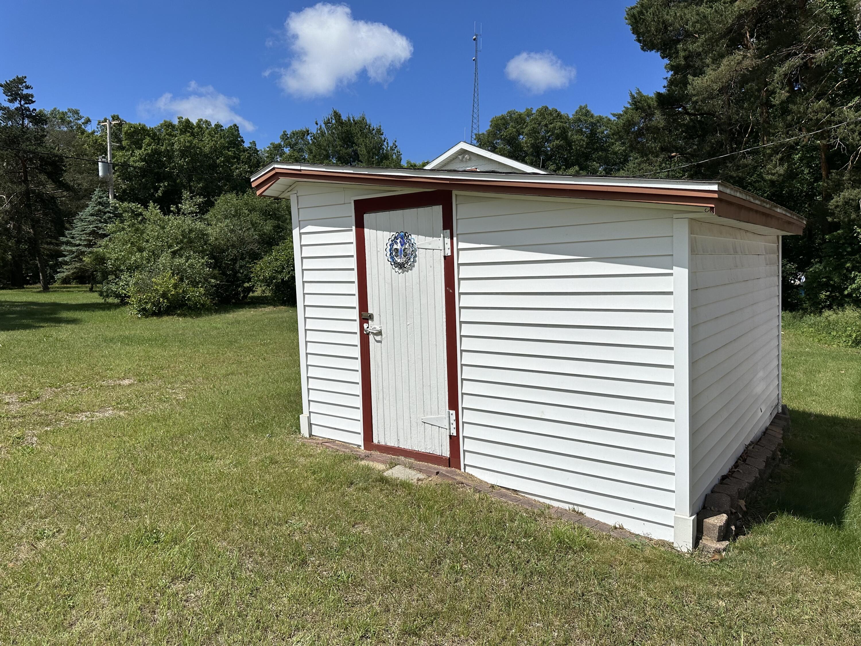 5233 124th Avenue Fennville MI 49408