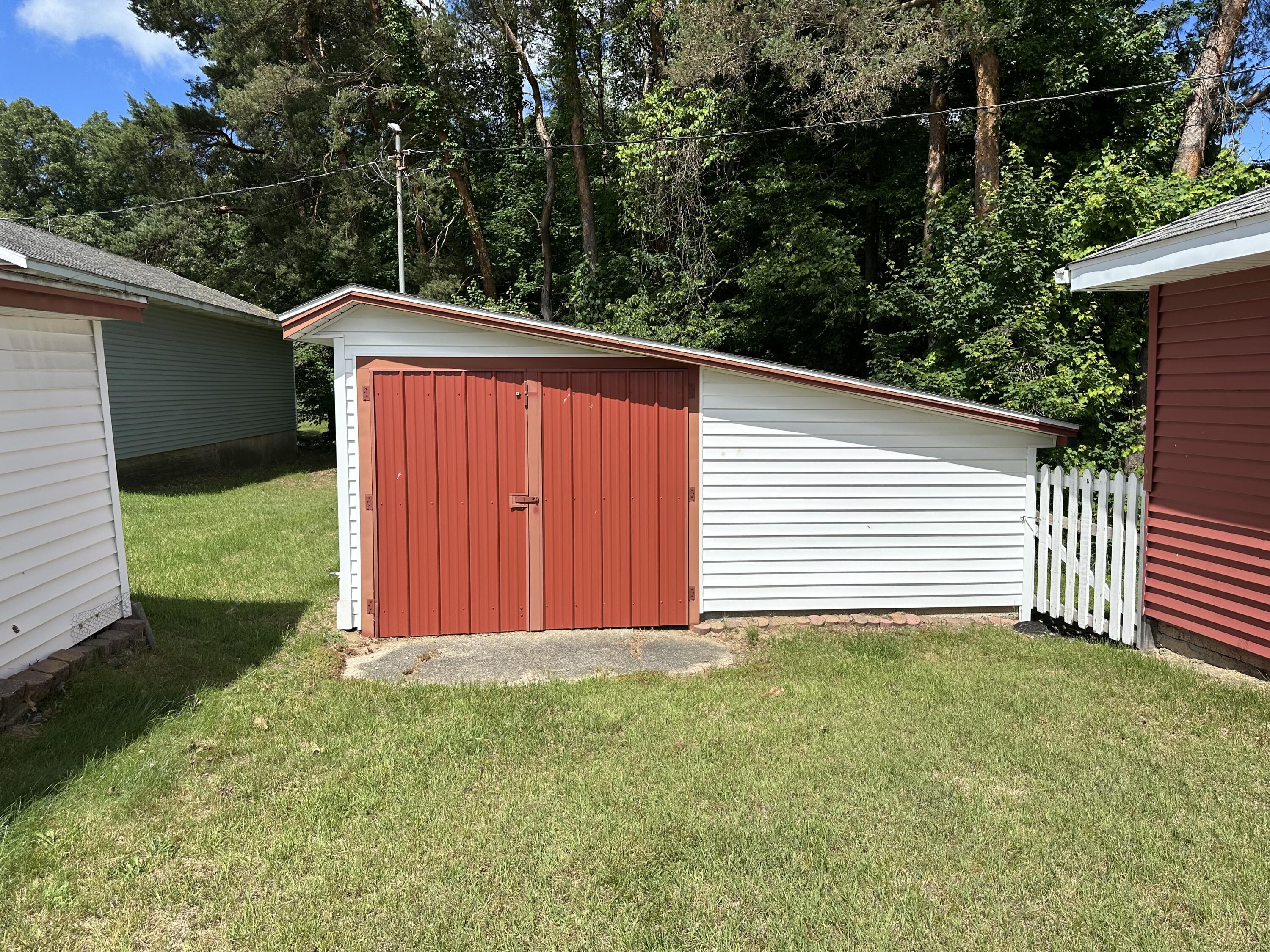 5233 124th Avenue Fennville MI 49408