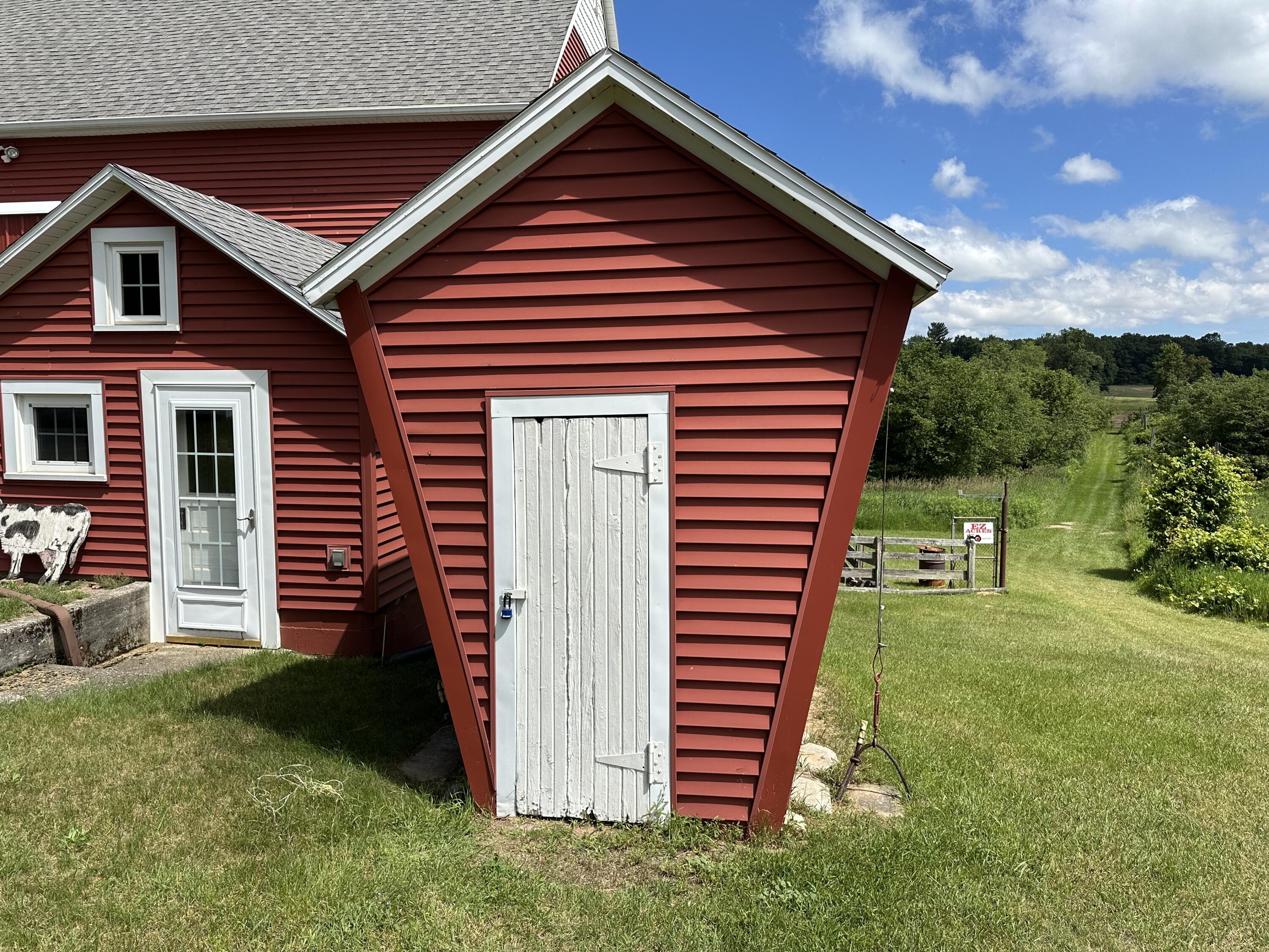 5233 124th Avenue Fennville MI 49408