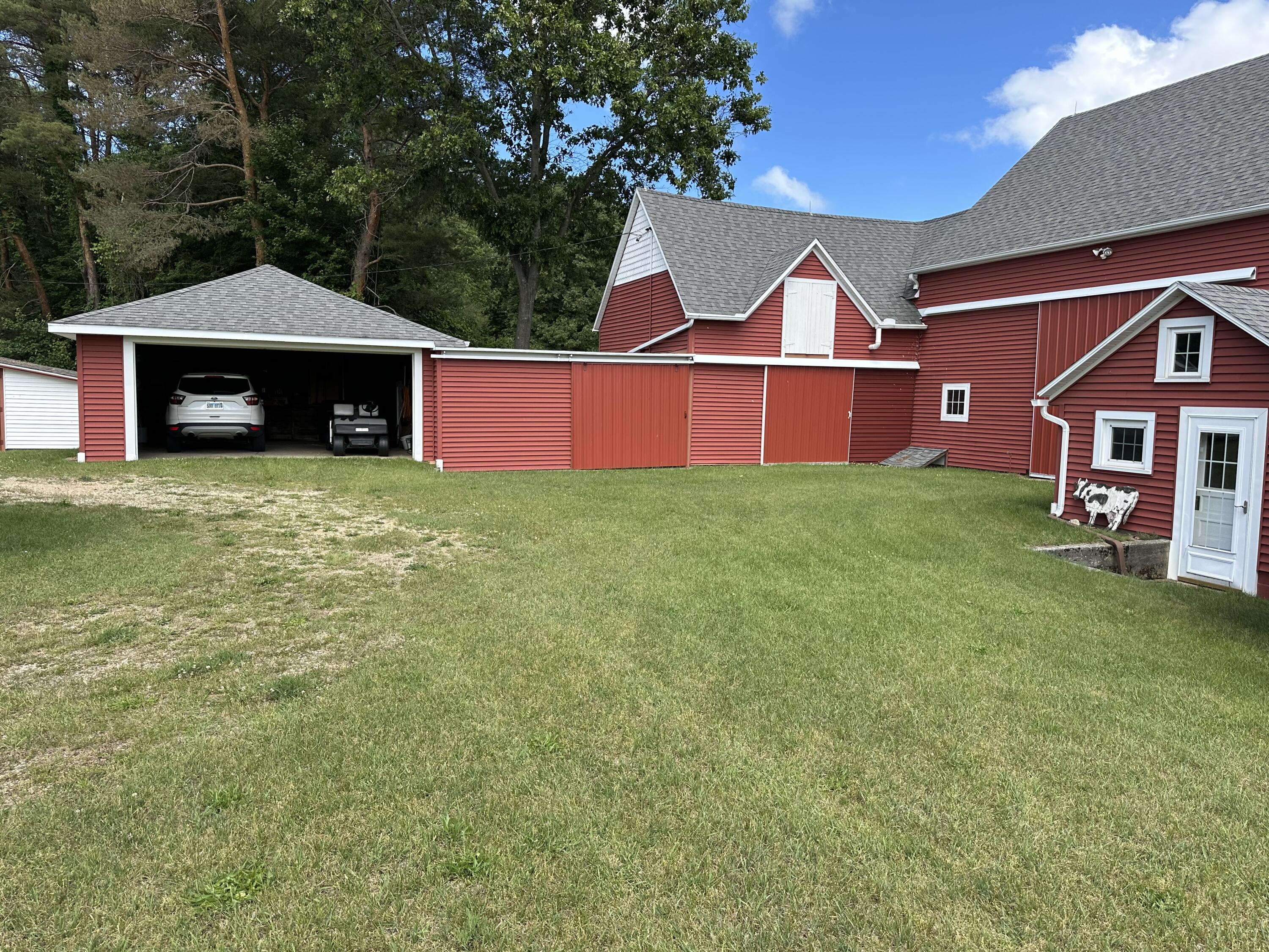 5233 124th Avenue Fennville MI 49408