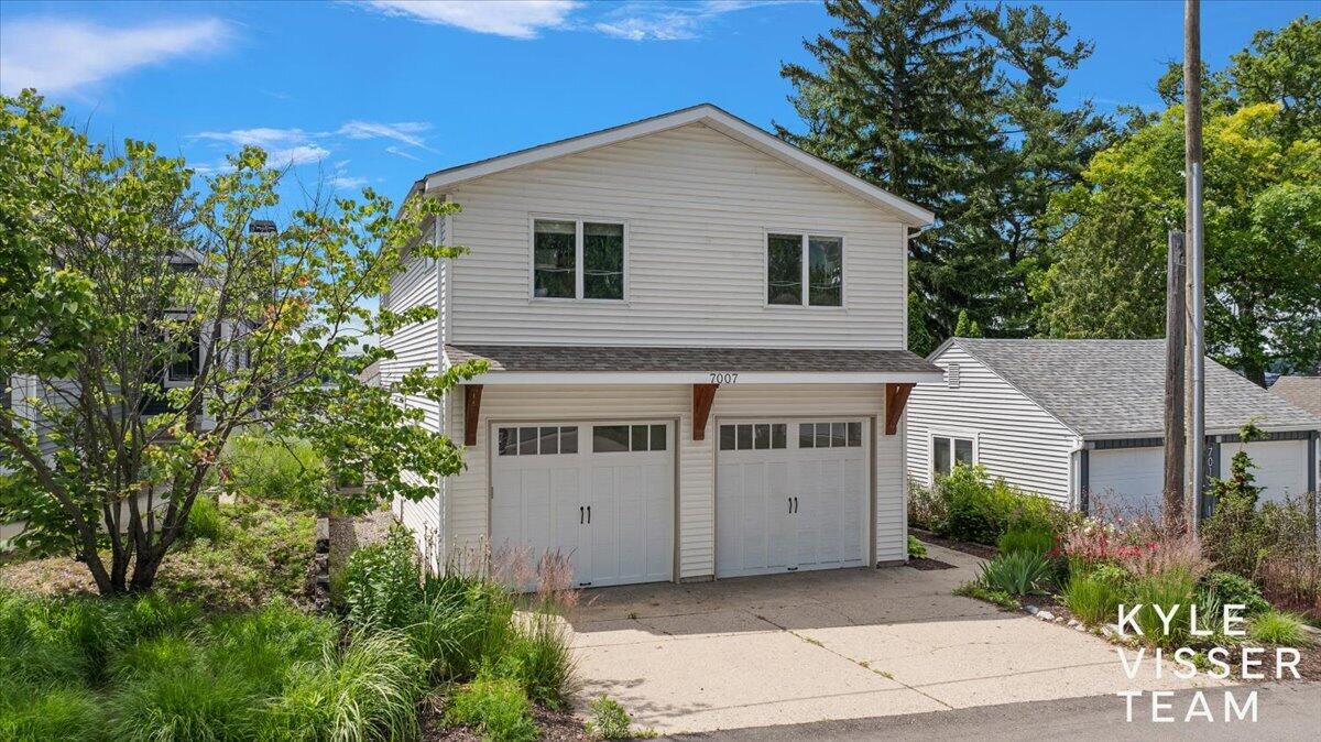 7007 Goldenrod Avenue NE Rockford MI 49341