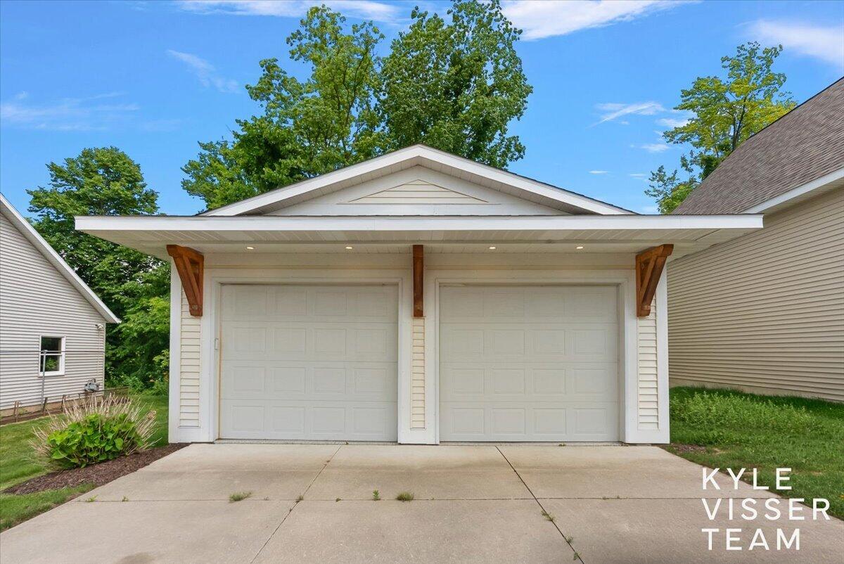 7007 Goldenrod Avenue NE Rockford MI 49341