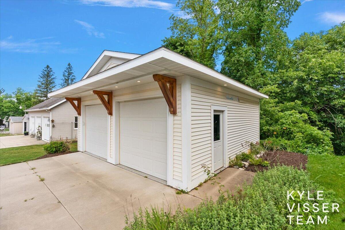 7007 Goldenrod Avenue NE Rockford MI 49341
