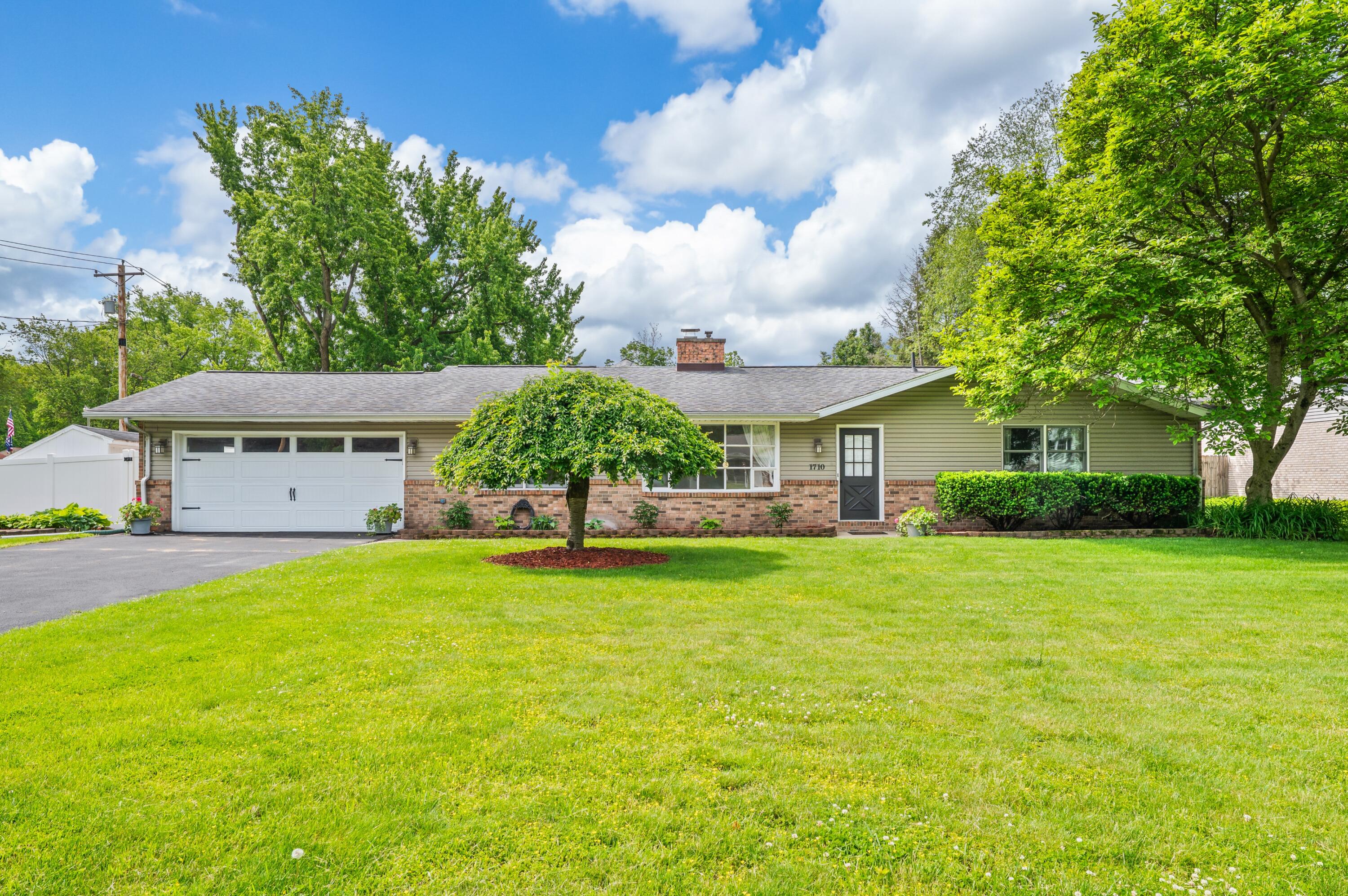 1710 Redwood Drive Stevensville MI 49127