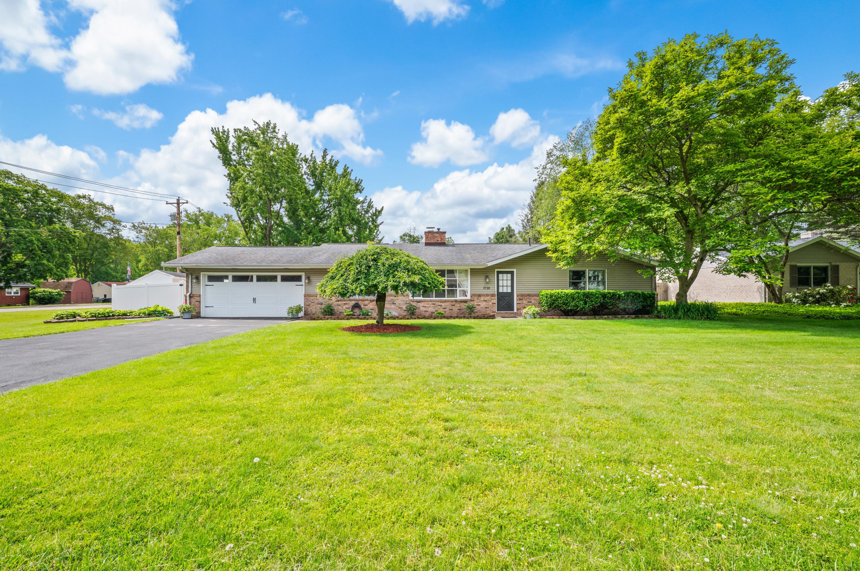 1710 Redwood Drive Stevensville MI 49127