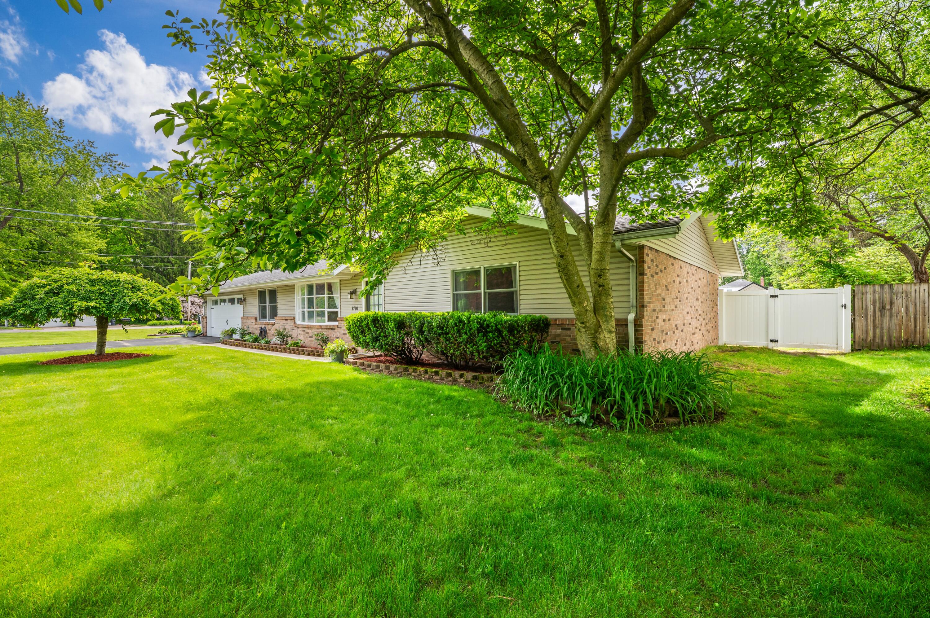 1710 Redwood Drive Stevensville MI 49127