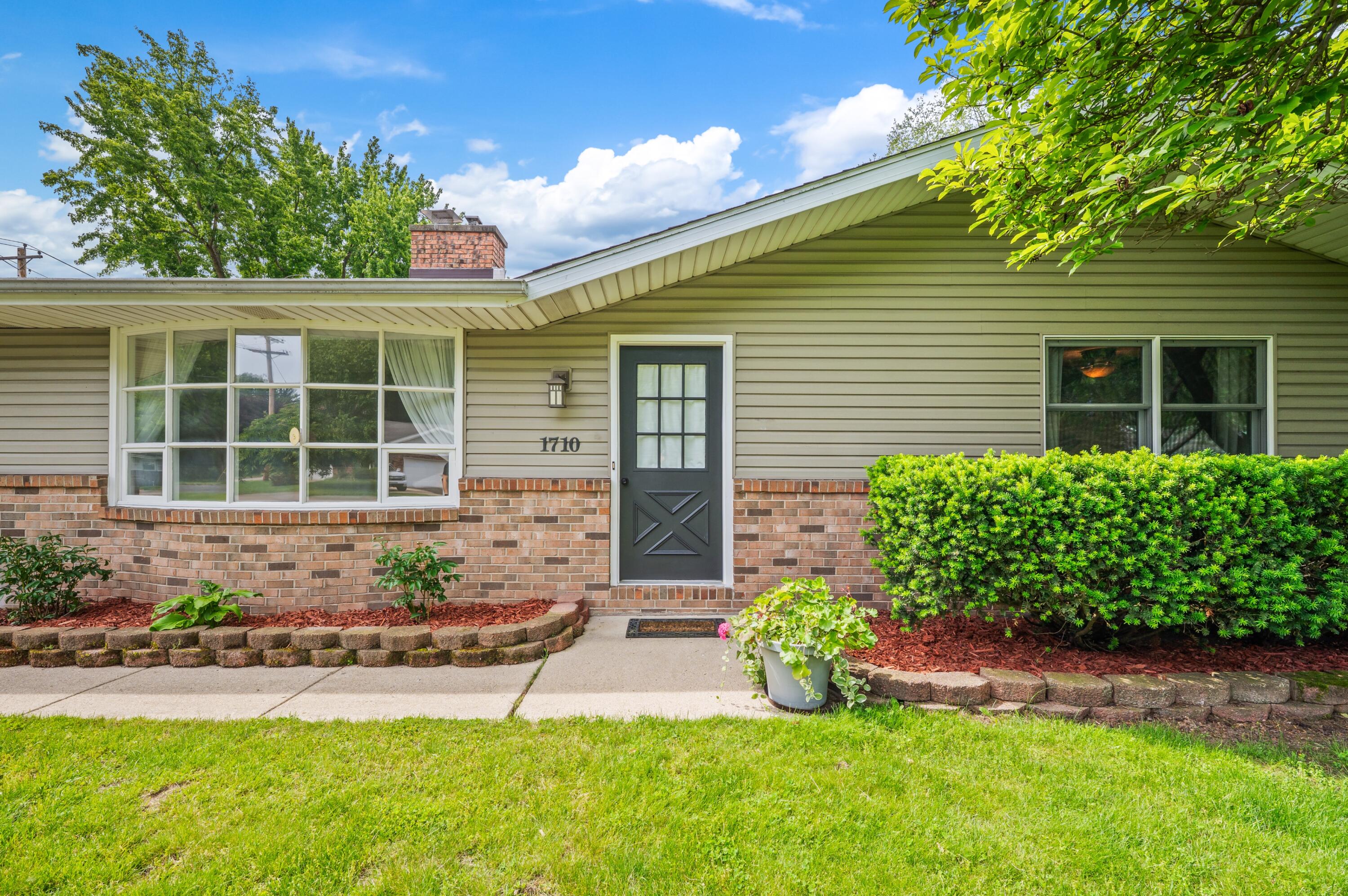 1710 Redwood Drive Stevensville MI 49127