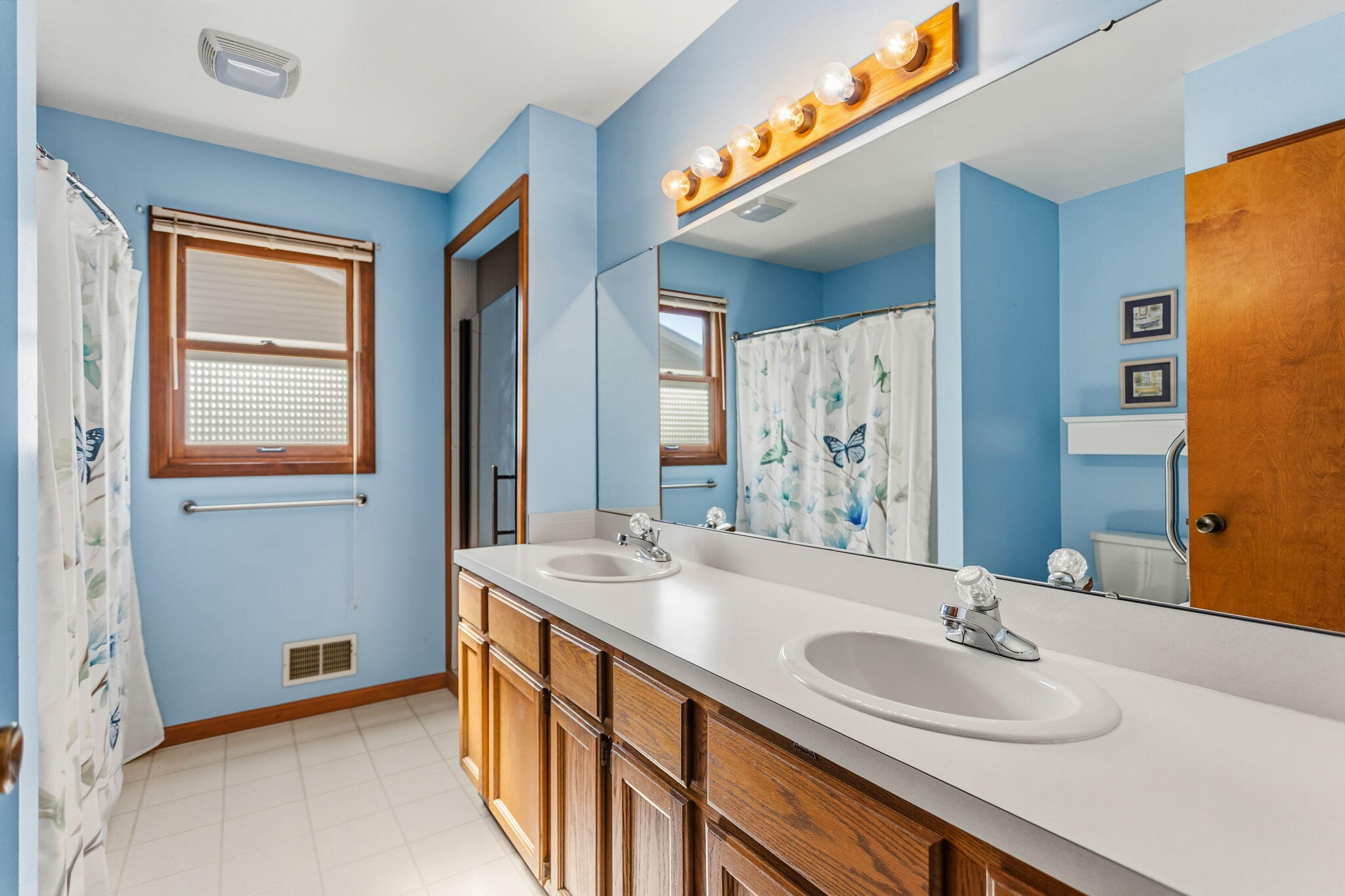 2515 Oak Forest Drive Holland MI 49424