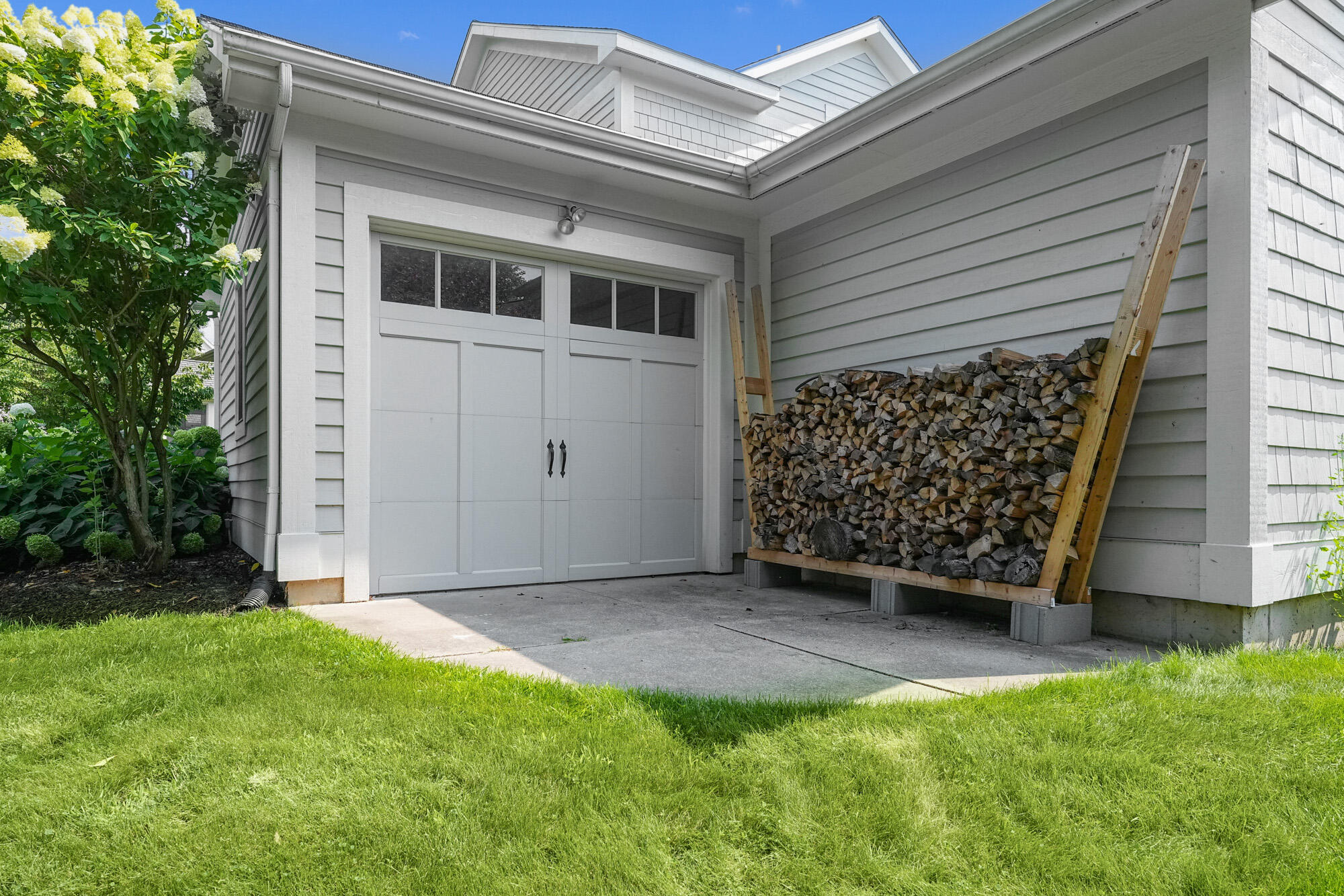2477 Blackberry Lane NE Grand Rapids MI 49525