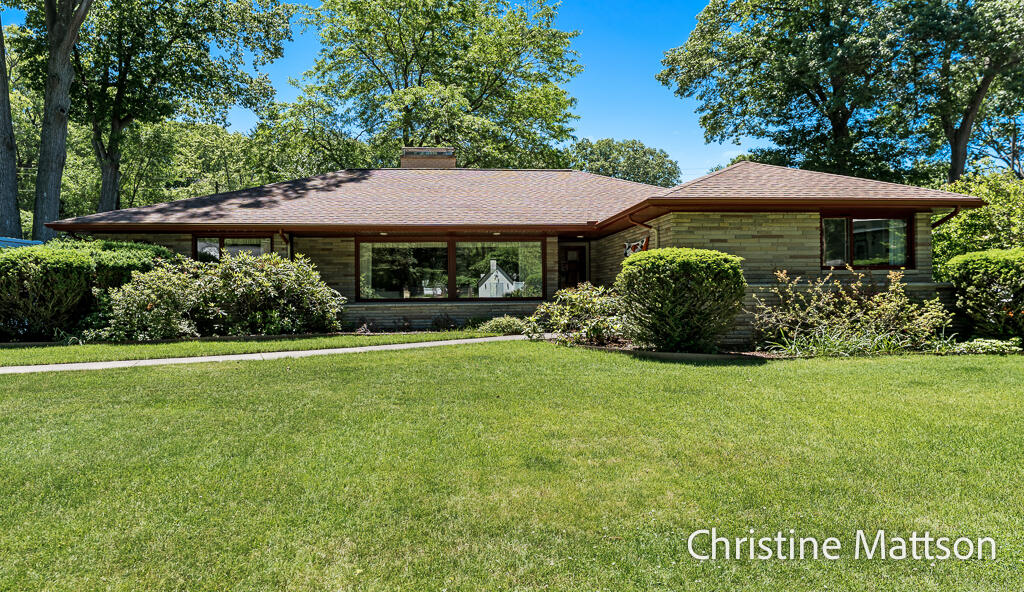 1913 Crestwood Lane Muskegon MI 49441