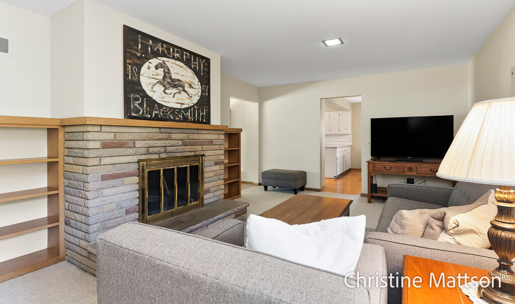 1913 Crestwood Lane Muskegon MI 49441